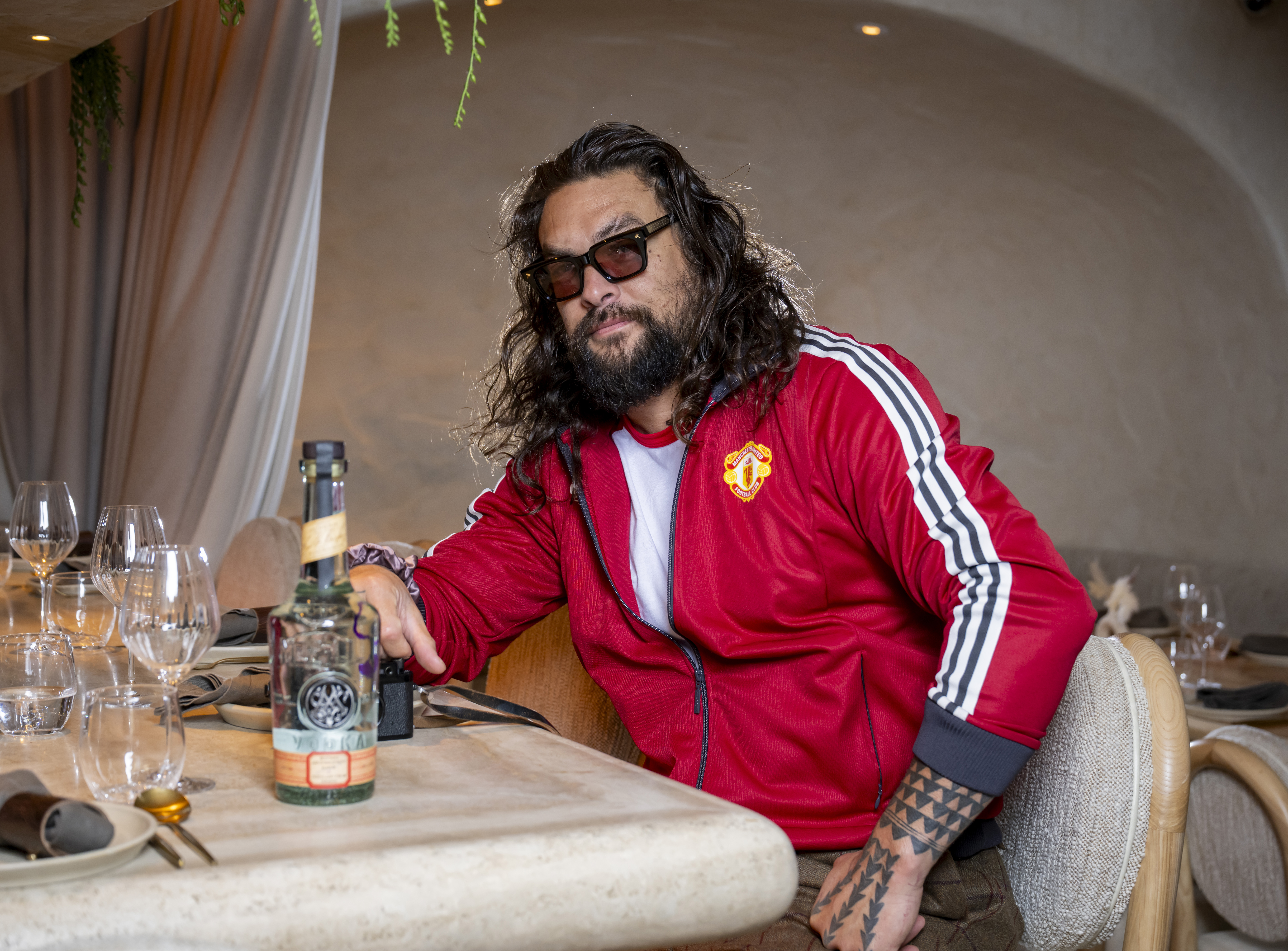 Woman Films Mom Getting ‘Robbed’ by Jason Momoa: ‘He Can Have It’