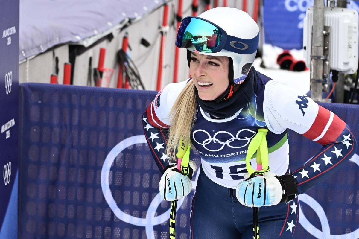 Lindsey Vonn reacts to Team USA women's hockey gold with 3 words