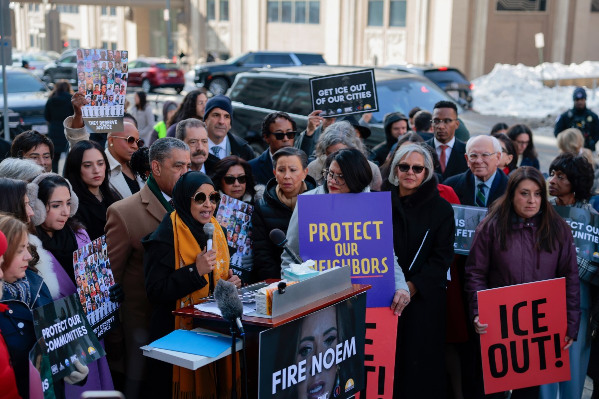 Lawmakers Issue Kristi Noem Impeachment Threat at ICE HQ&mdash;& 039;Not Backing Down& 039;