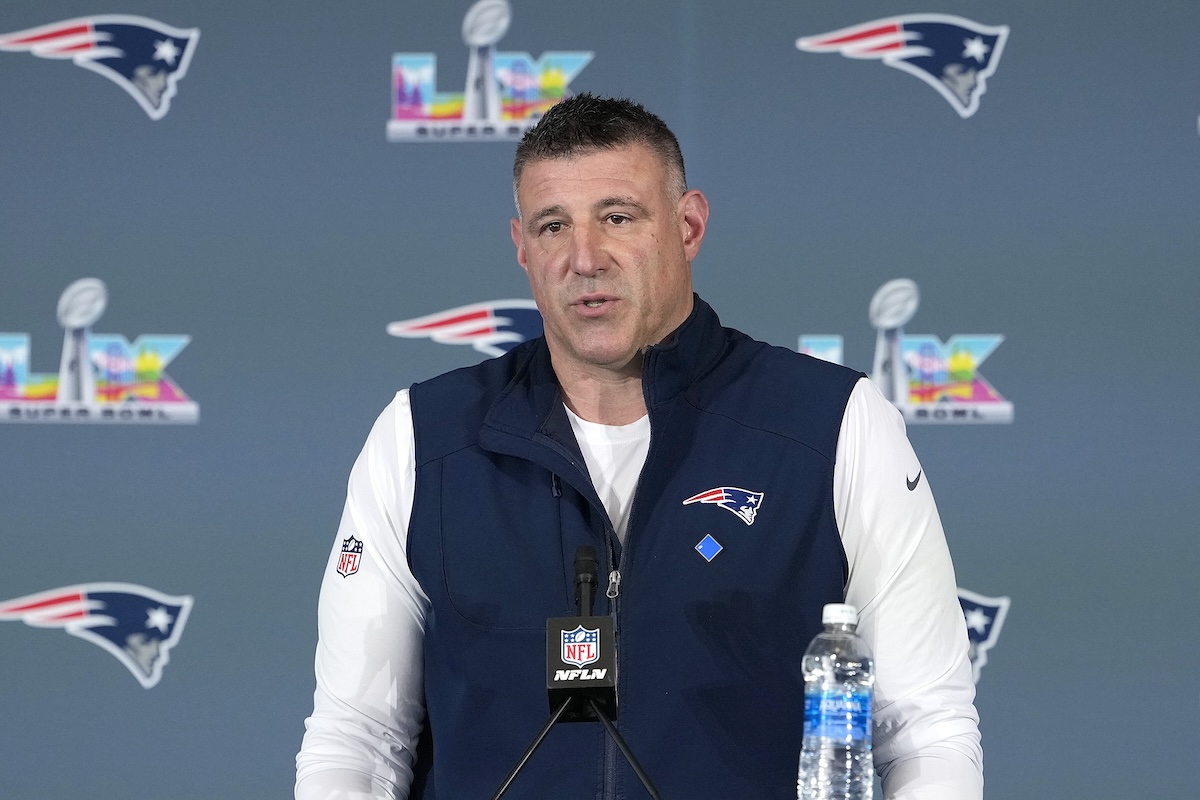 Patriots& 039; Mike Vrabel Sends Strong Message on AJ Brown Amid Trade Rumors Patriots& 039; Mike Vrabel Sends Strong Message on AJ Brown Amid Trade Rumors