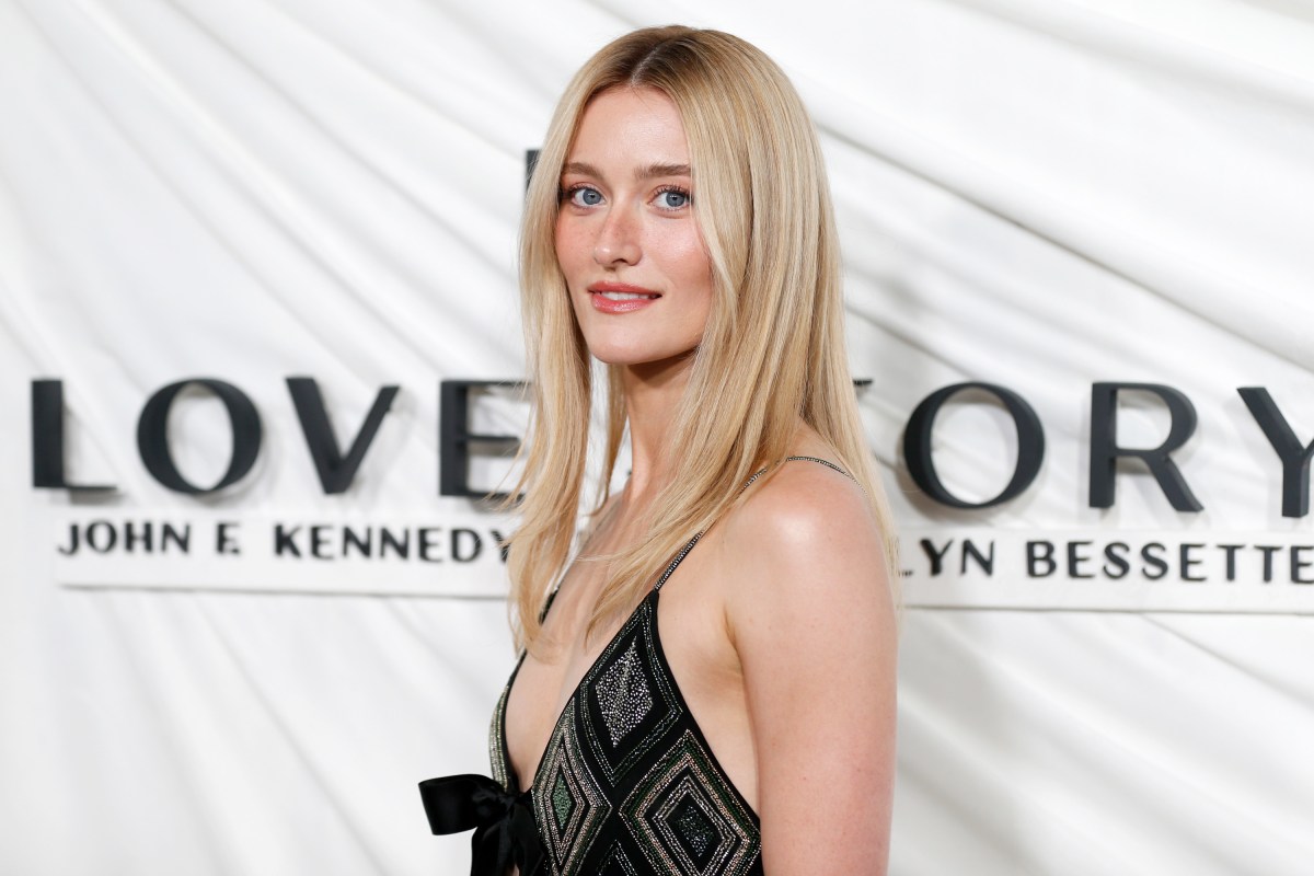 Behind the Scenes: Sarah Pidgeon's Struggle as Carolyn Bessette