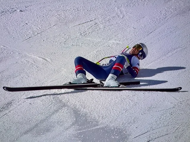 Lindsey Vonn crashes in women's downhill