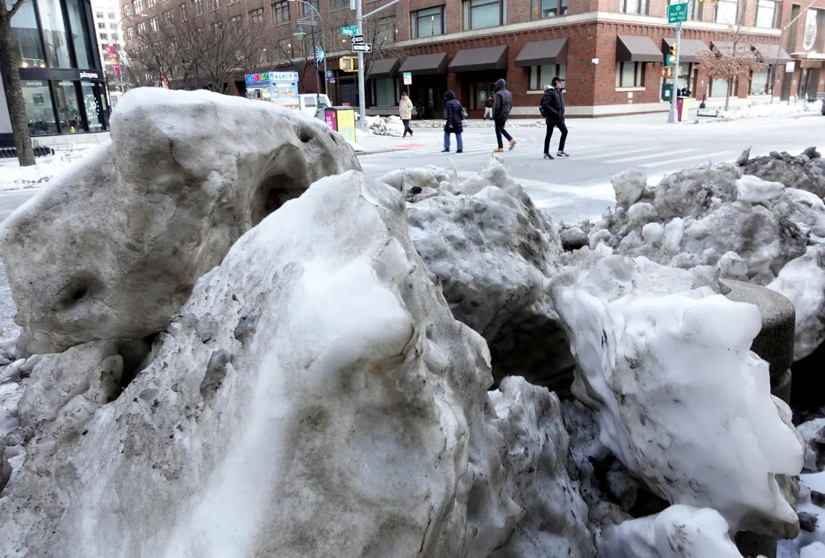 Winter Storm Warning In 8 States As 15 Inches of Snow To Hit: 'Blizzard ...