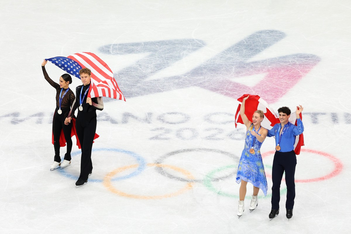 Olympic figure skating fan stuns by what he does in stands: "An icon"