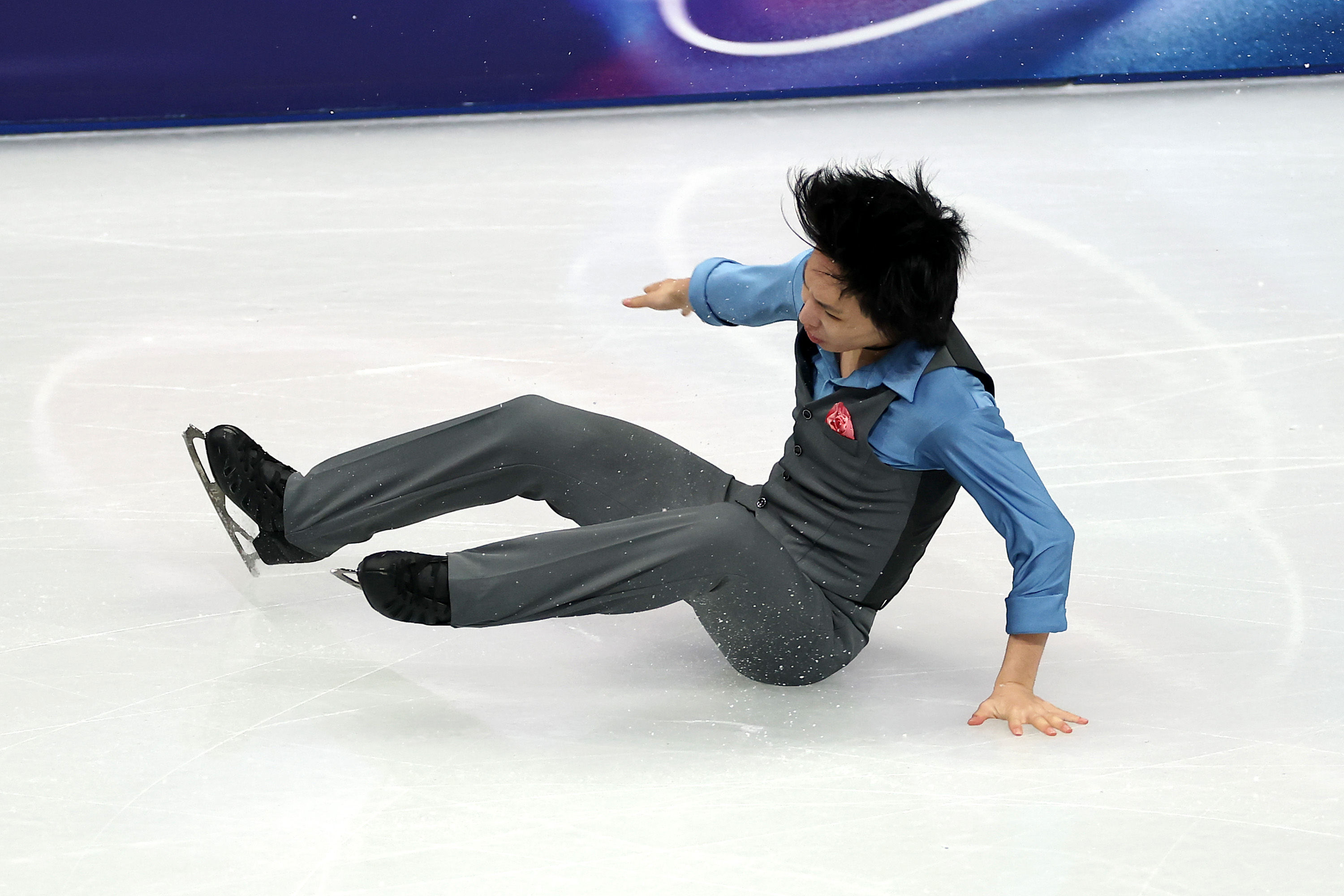 Pre-Olympics Medal Favorite Takes Shocking Fall in Figure Skating Finale