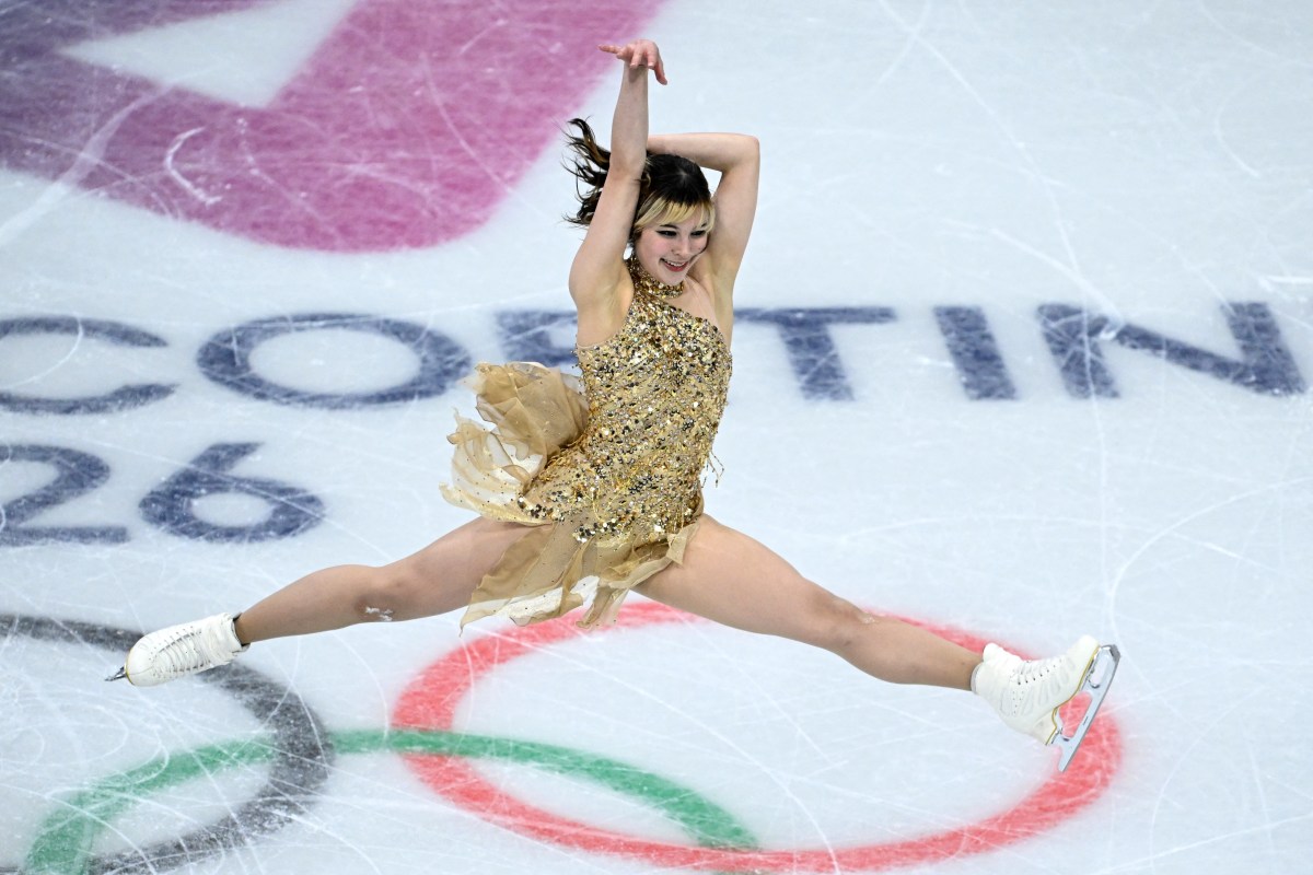 Alysa Liu, da equipe dos EUA, dá três conselhos depois de ganhar o ouro olímpico.