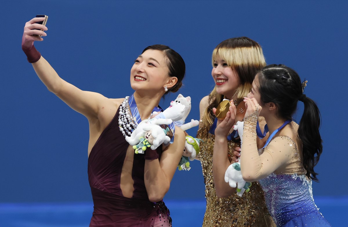 Olympic medal count: U.S. changes course in final stretch