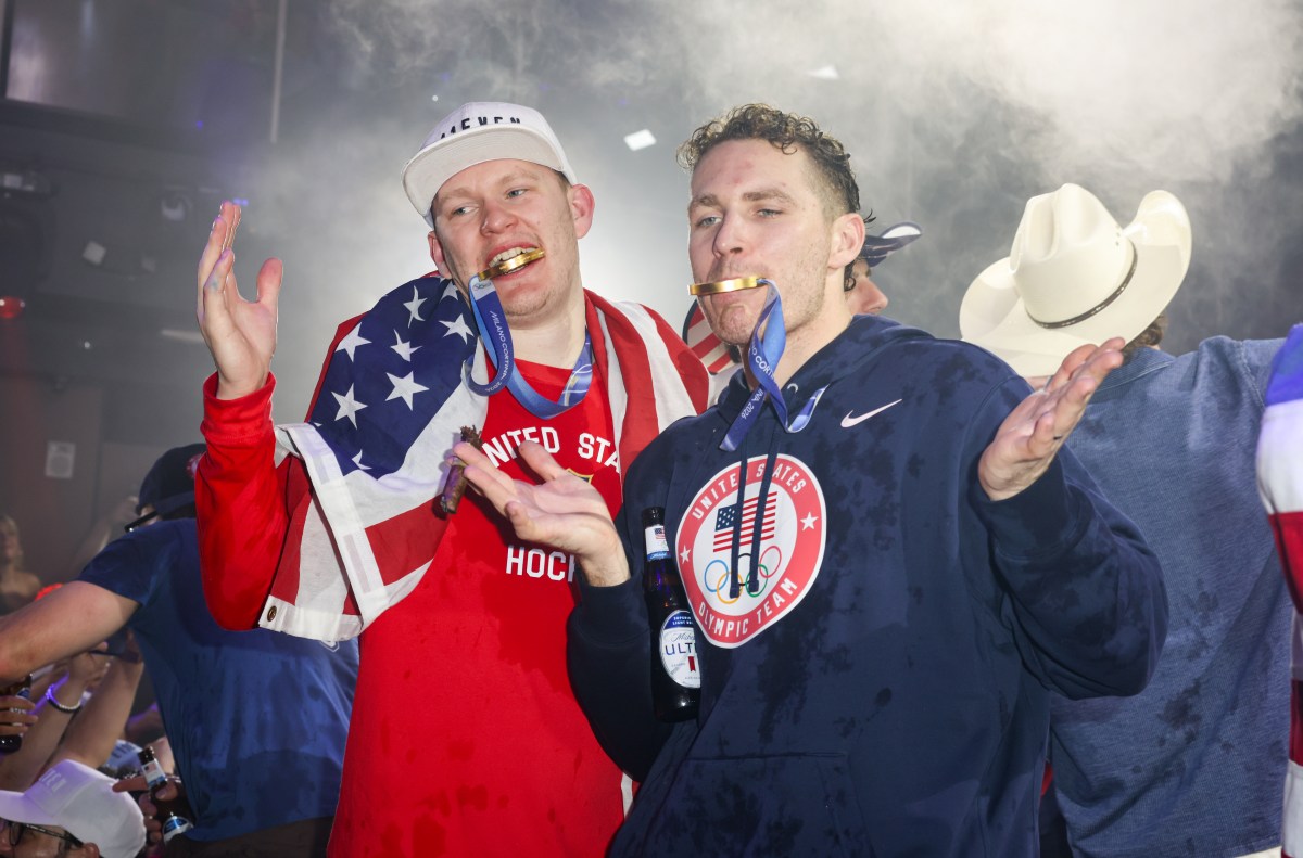 O medalhista de ouro dos Estados Unidos disse que os fãs canadenses da NHL o procuraram.