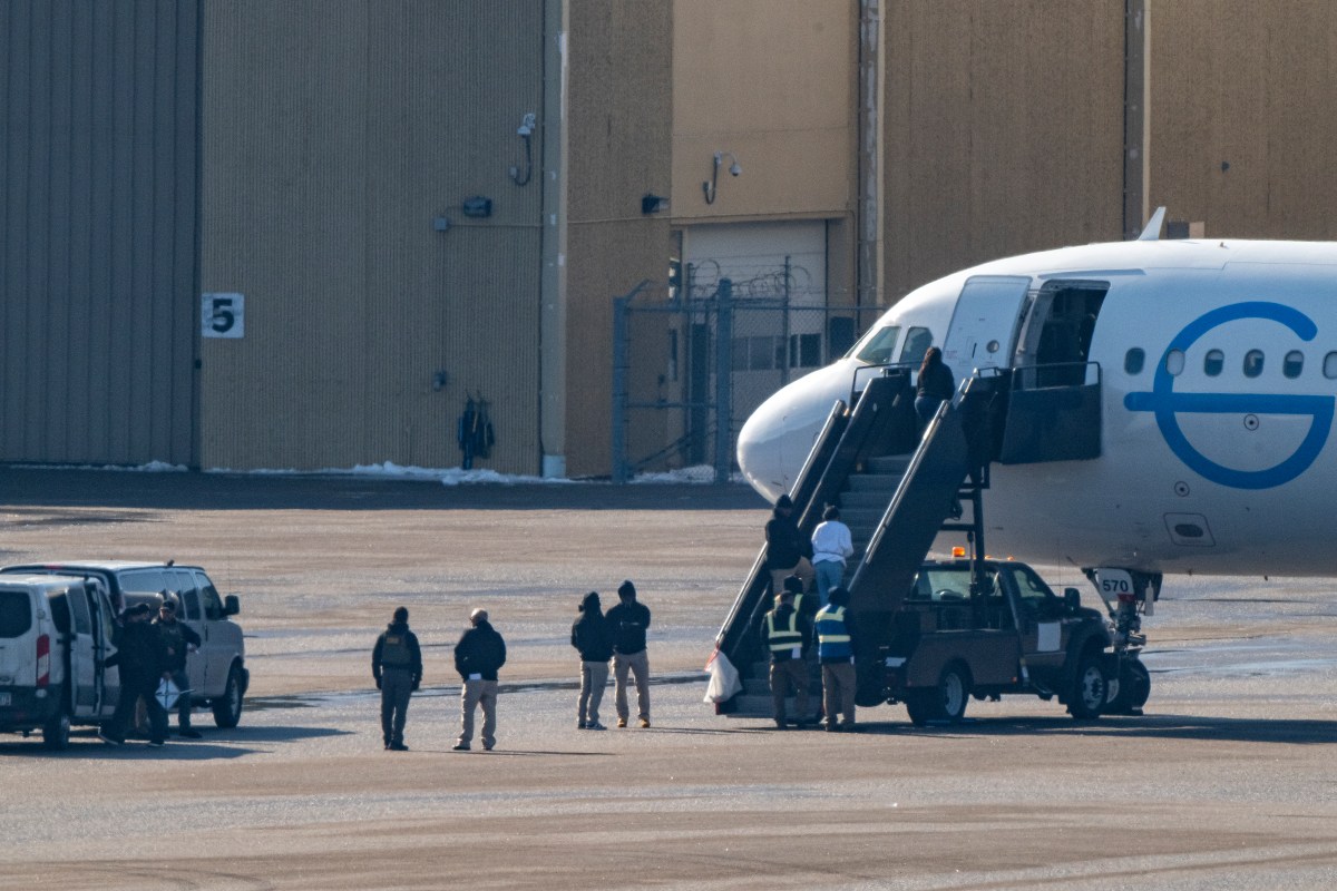 Trump admin told "it is not fine" to deport immigrants without notice