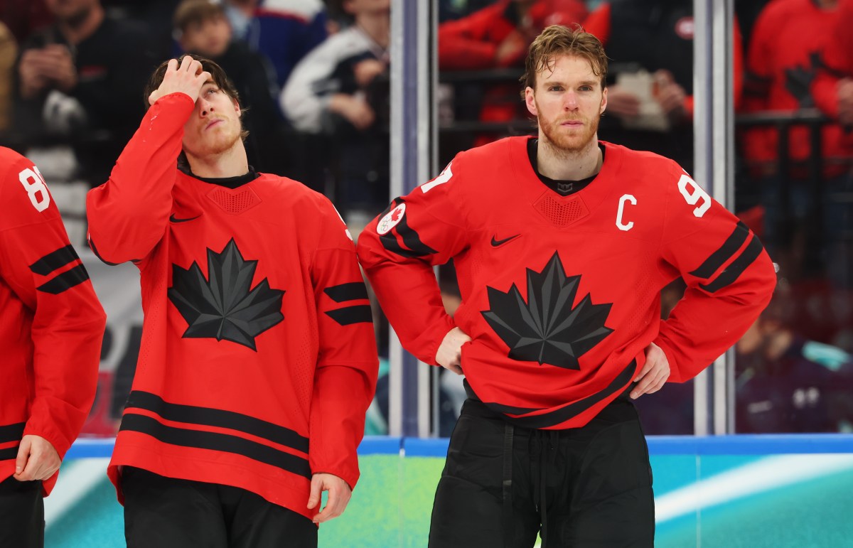 Connor McDavid recebeu fortes críticas depois que o Canadá perdeu a medalha de ouro para os Estados Unidos.