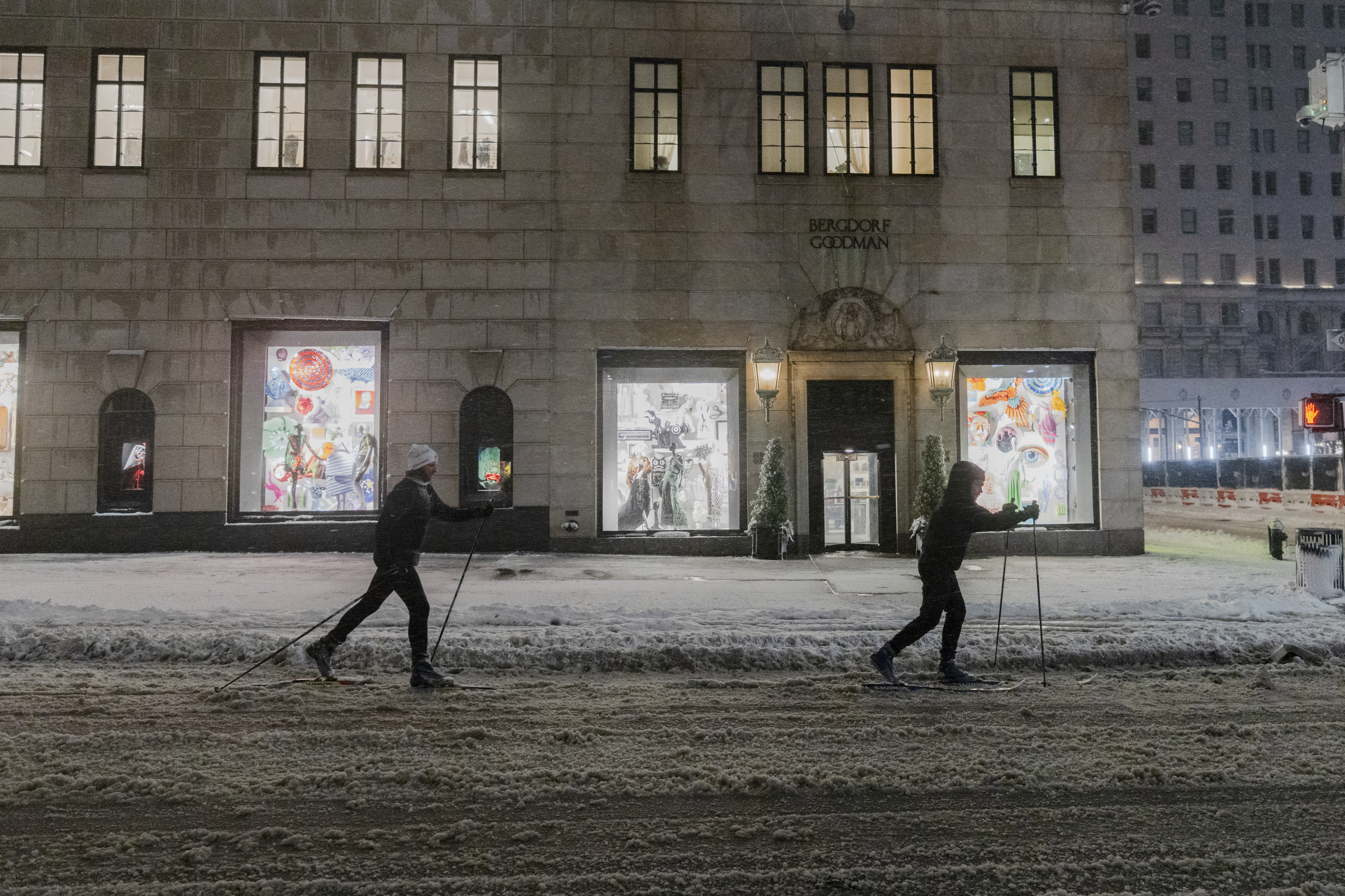 New York Under Travel Ban As Winter Storm Brings 24 Inches of Snow