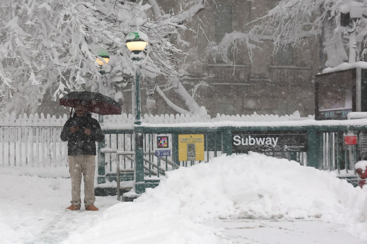 Winter Storm Warning for Tuesday as 11 States Get Up to 3 Feet of Snow ...
