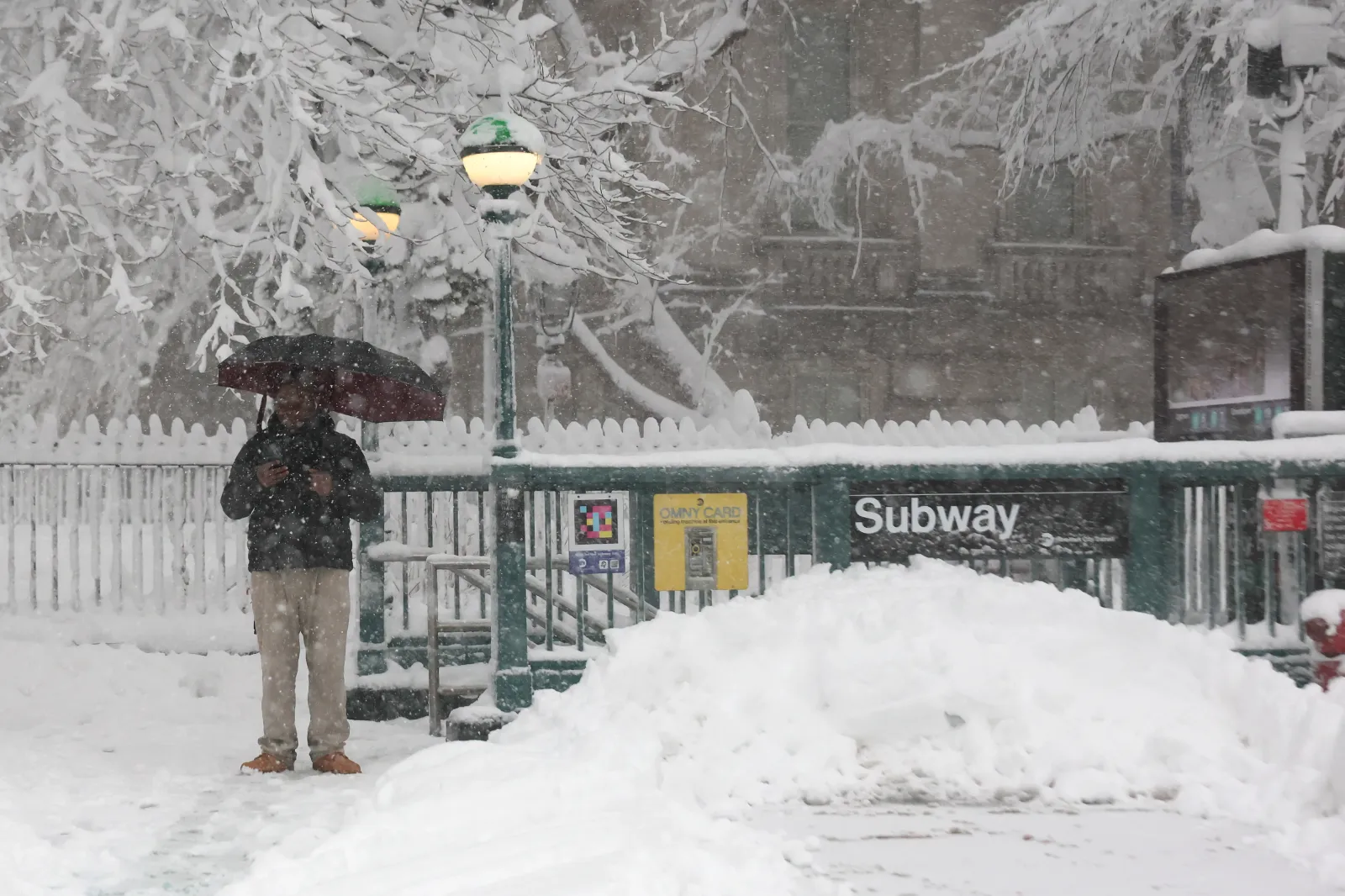 Winter Storm Warning for Tuesday as 11 States Get Up to 3 Feet of Snow ...