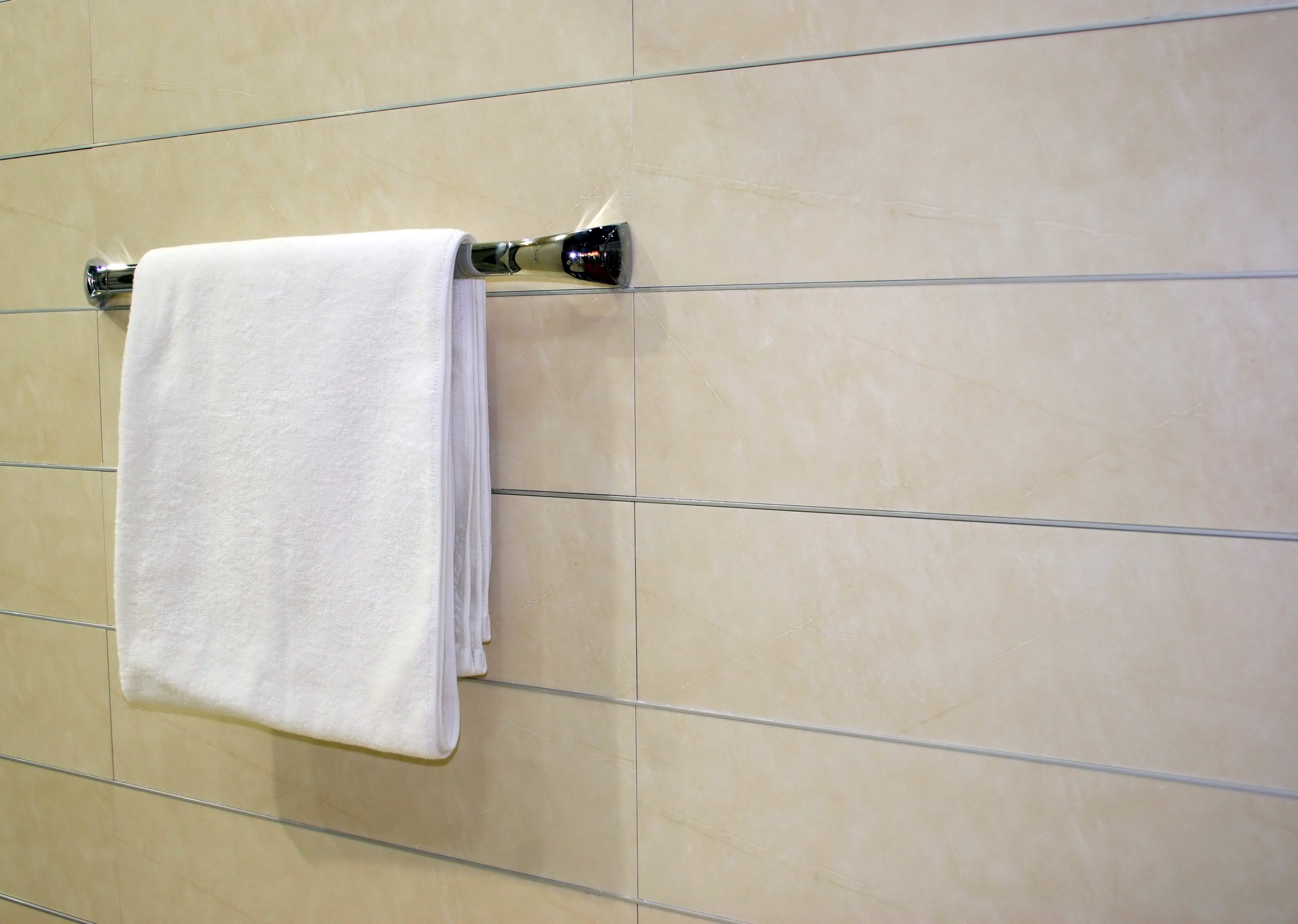 Roommate Takes Drastic Measures To Stop Towel Thief but There’s a Twist