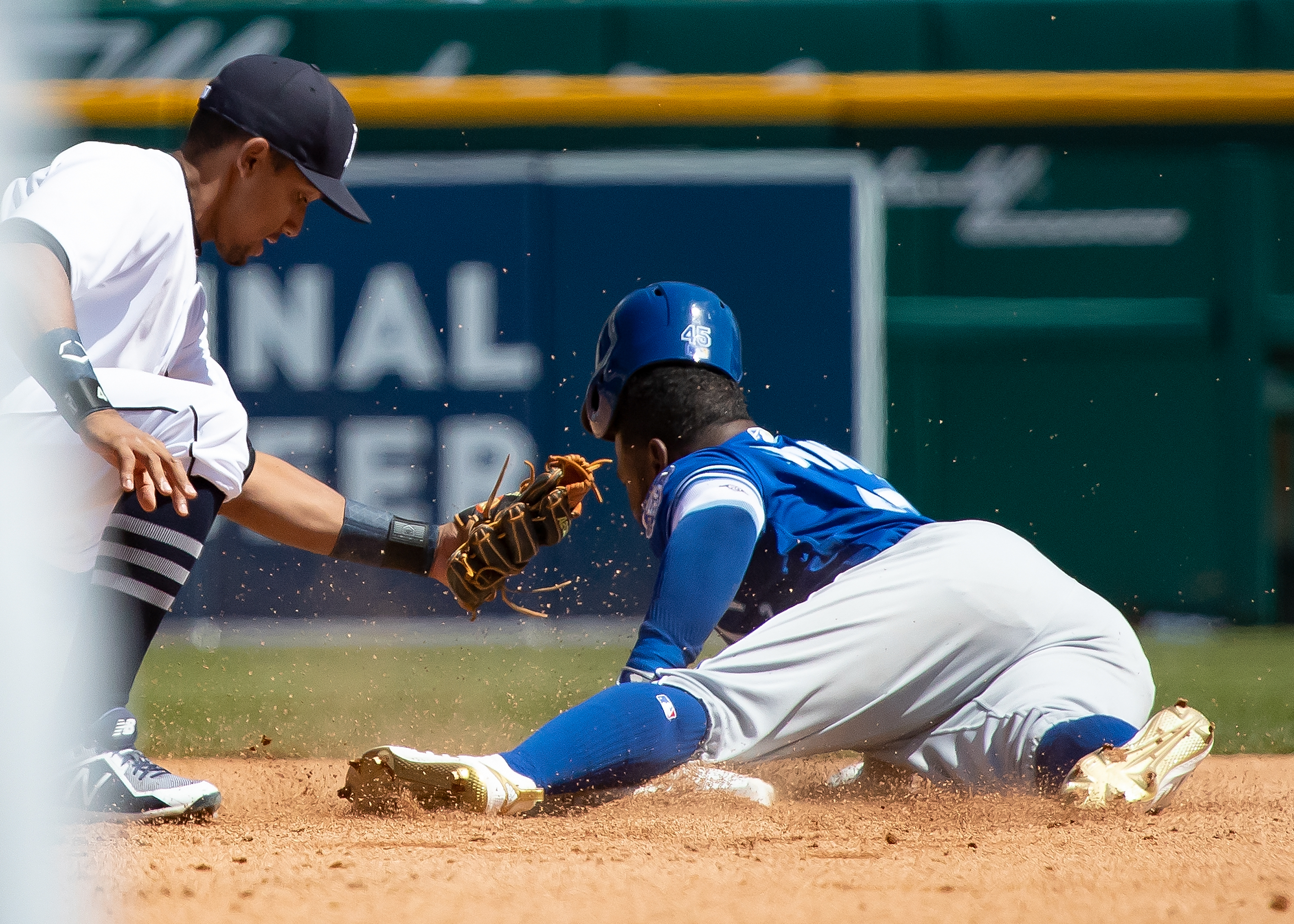 Cubs' 5-Year Veteran Retires Immediately at 33, Joins Coaching Staff