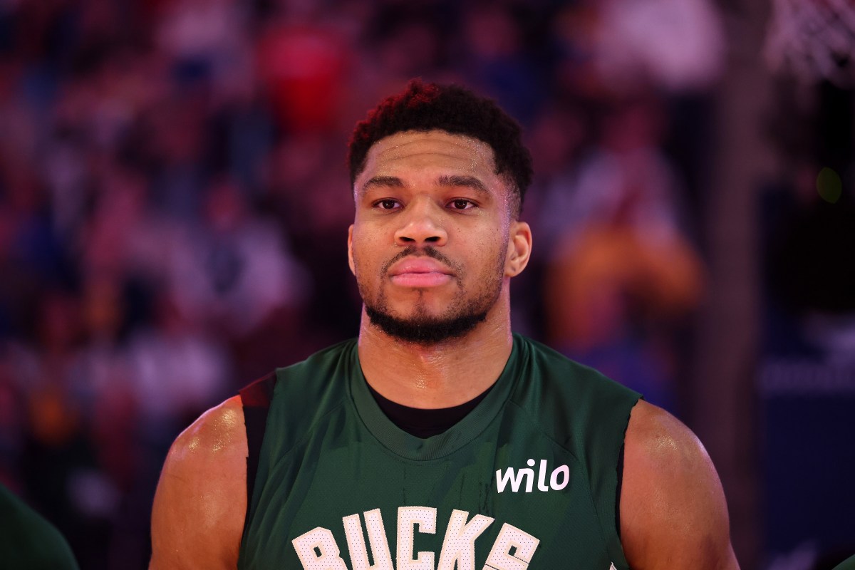 Giannis Antetokounmpo Reacts to Bucks Future With Telling 2-Word Message