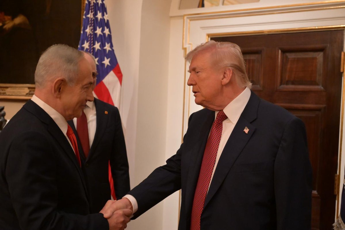 Trump Defends Iran Diplomacy After Netanyahu Presents Concerns