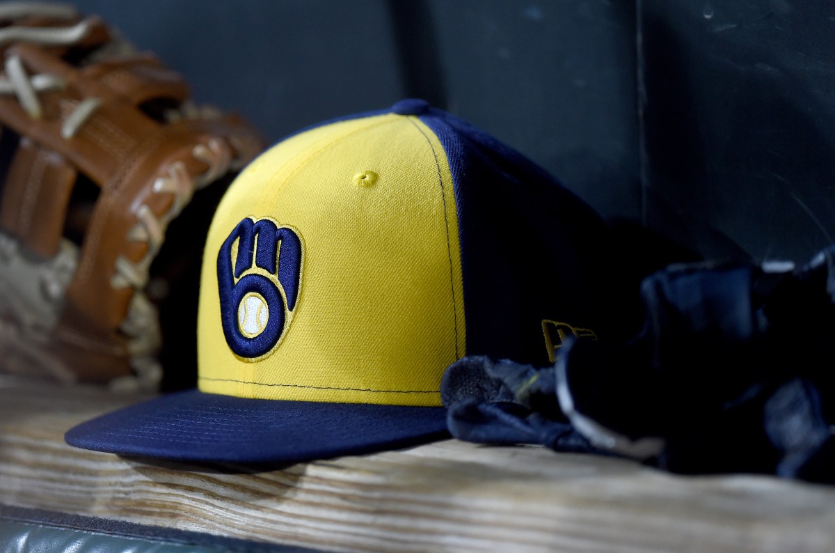 Brewers sign versatile infielder Luis Rengifo away from Angels