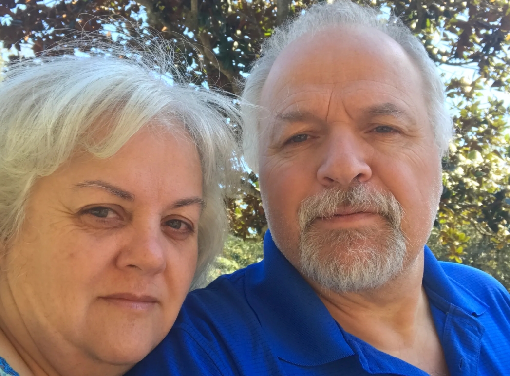 O diretor foi acusado de abusar sexualmente de estudantes em 1988.