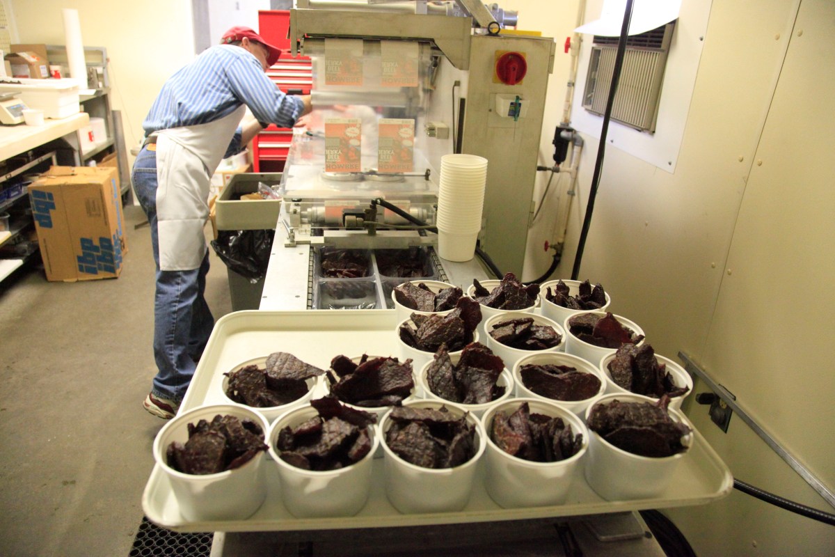 Carne seca ao sol emite alerta de saúde pública