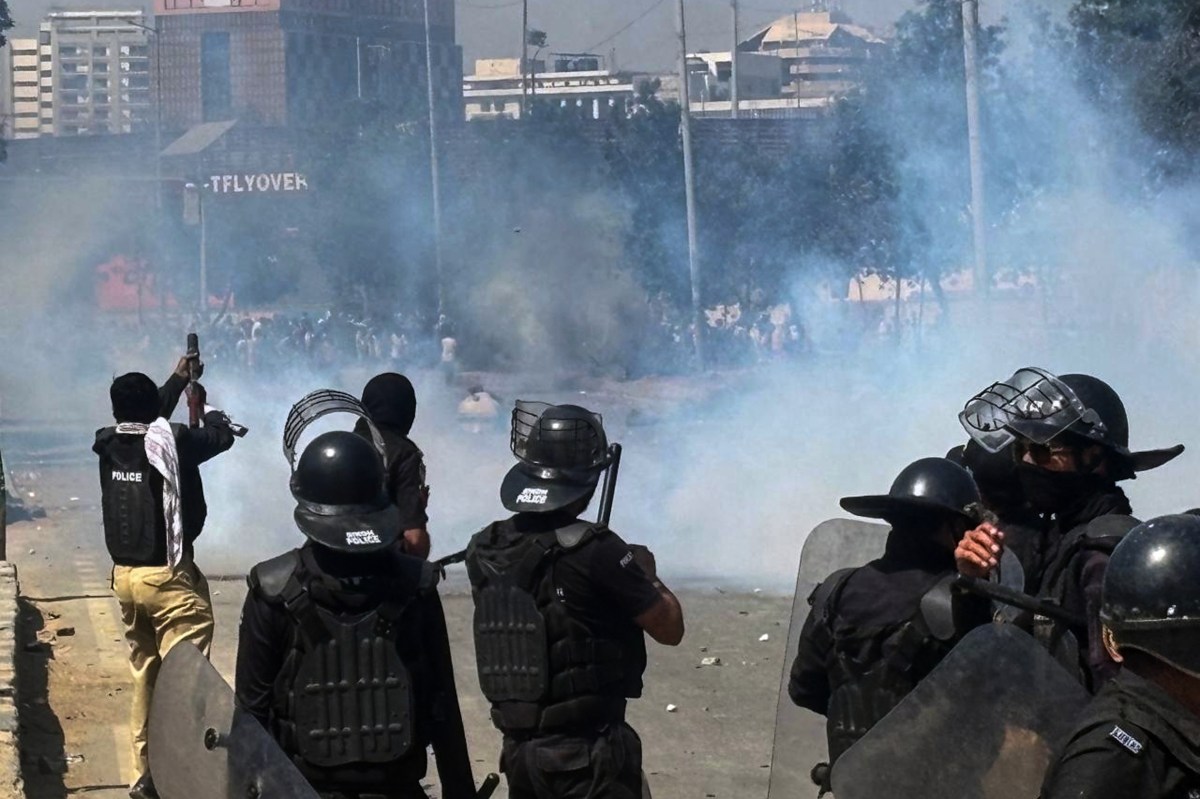 Nove pessoas morrem em ataque ao consulado dos EUA Centenas de casos no Paquistão