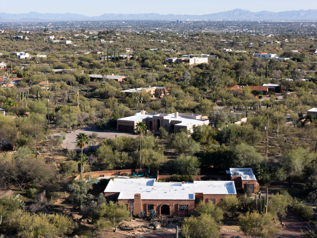 Nancy Guthrie Case: Neighbor Shares Details of Unknown Man Who & 039;Didn& 039;t Fit& 039;