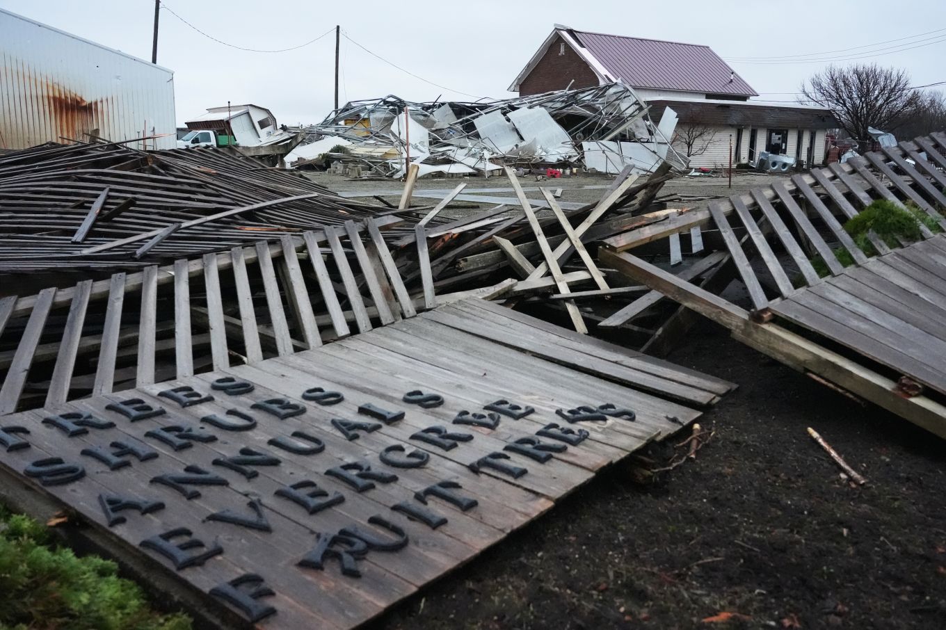 Deadly tornadoes: Photos show devastation after storms in Illinois ...