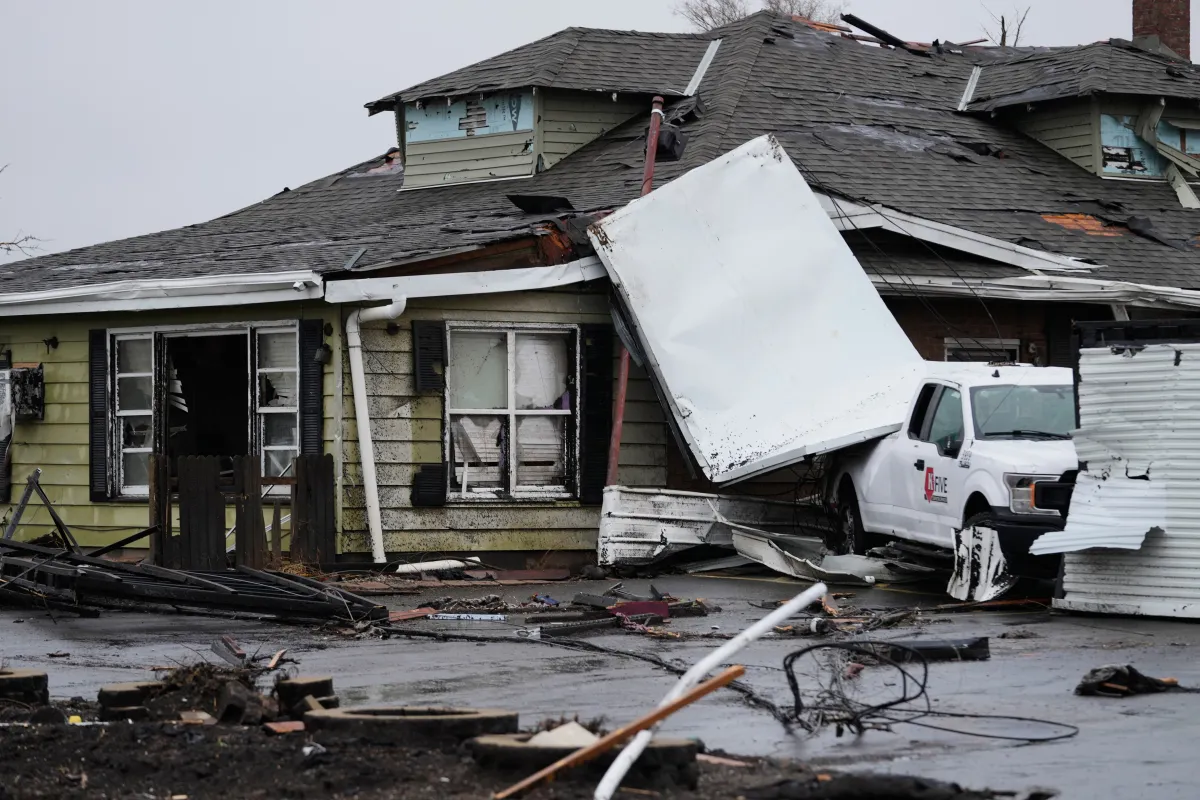 Deadly tornadoes: Photos show devastation after storms in Illinois ...