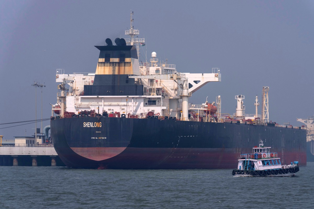 China Oil Tankers Break Out of Strait of Hormuz via Iran ‘Tollbooth’