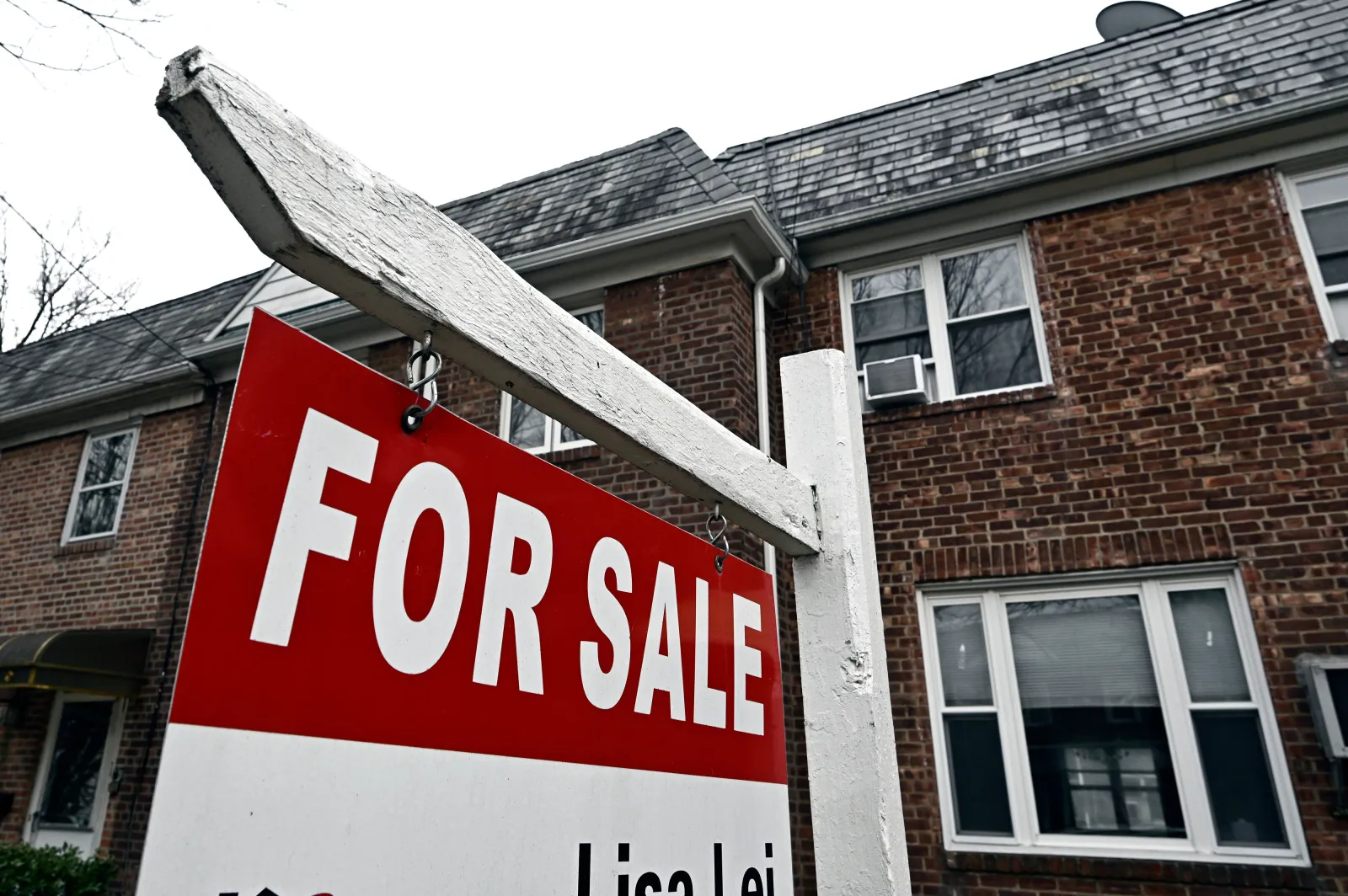 US housing market breaks record in boost for buyers - Newsweek