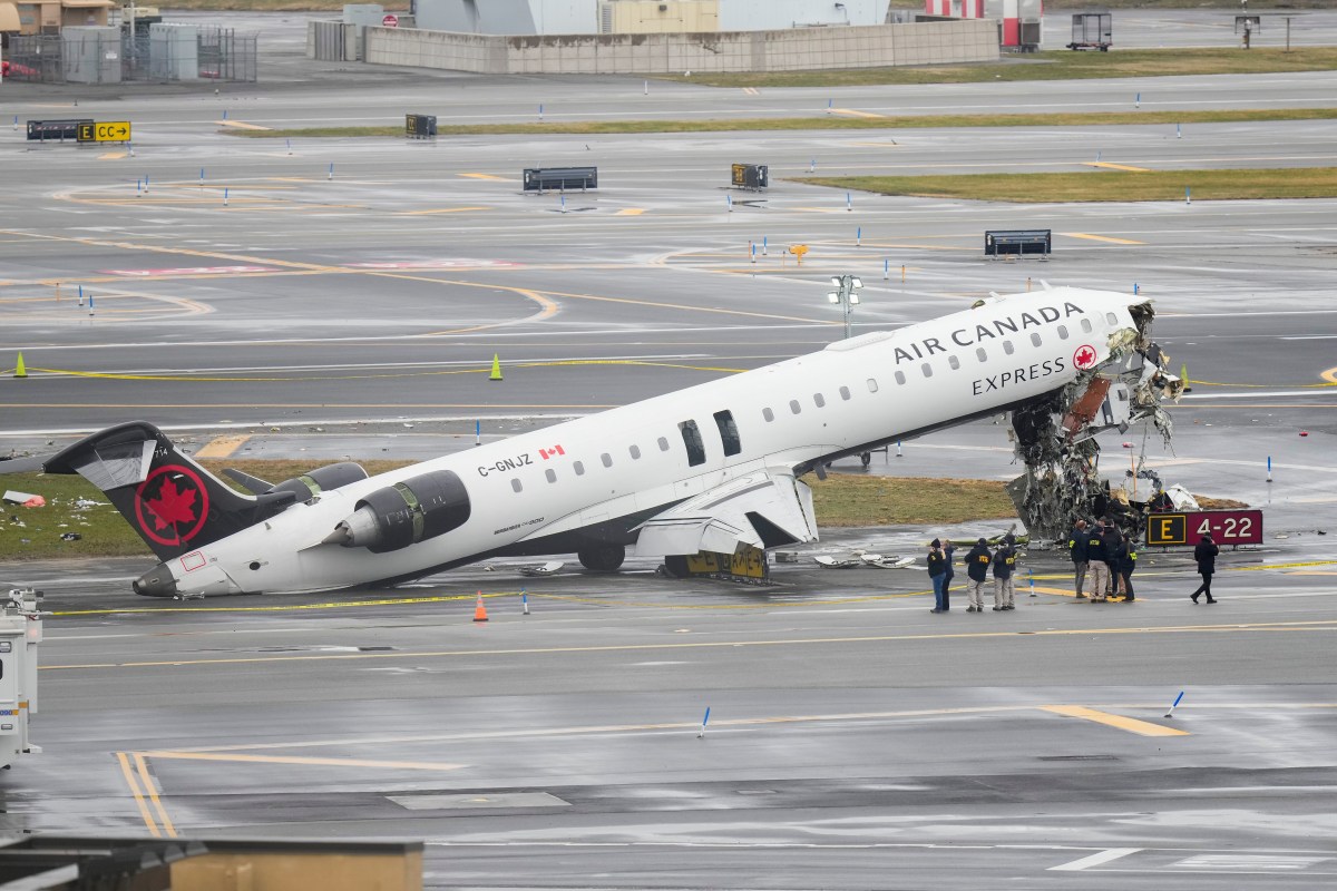 Acidente do LaGuardia: comissário de bordo da Air Canada sobrevive após ser ejetado a mais de 300 pés.