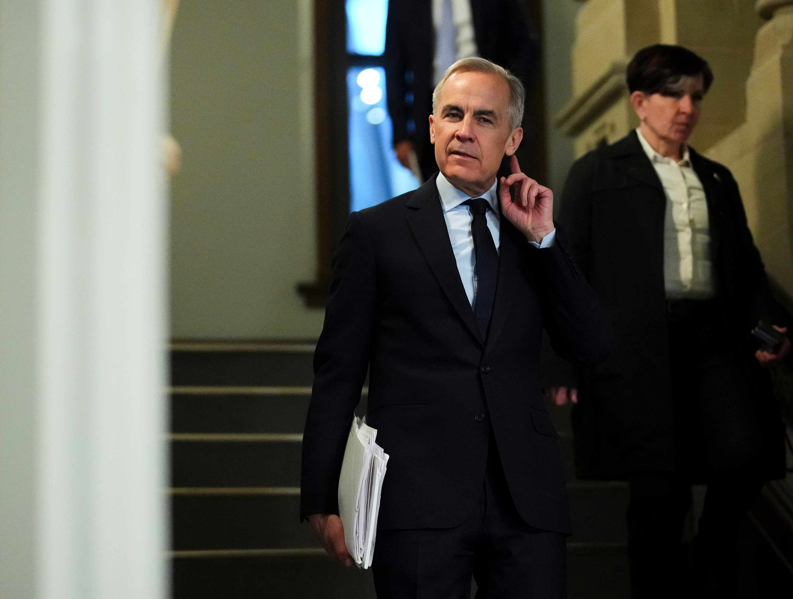 Mark Carney Blasts Air Canada's LaGuardia Crash Apology