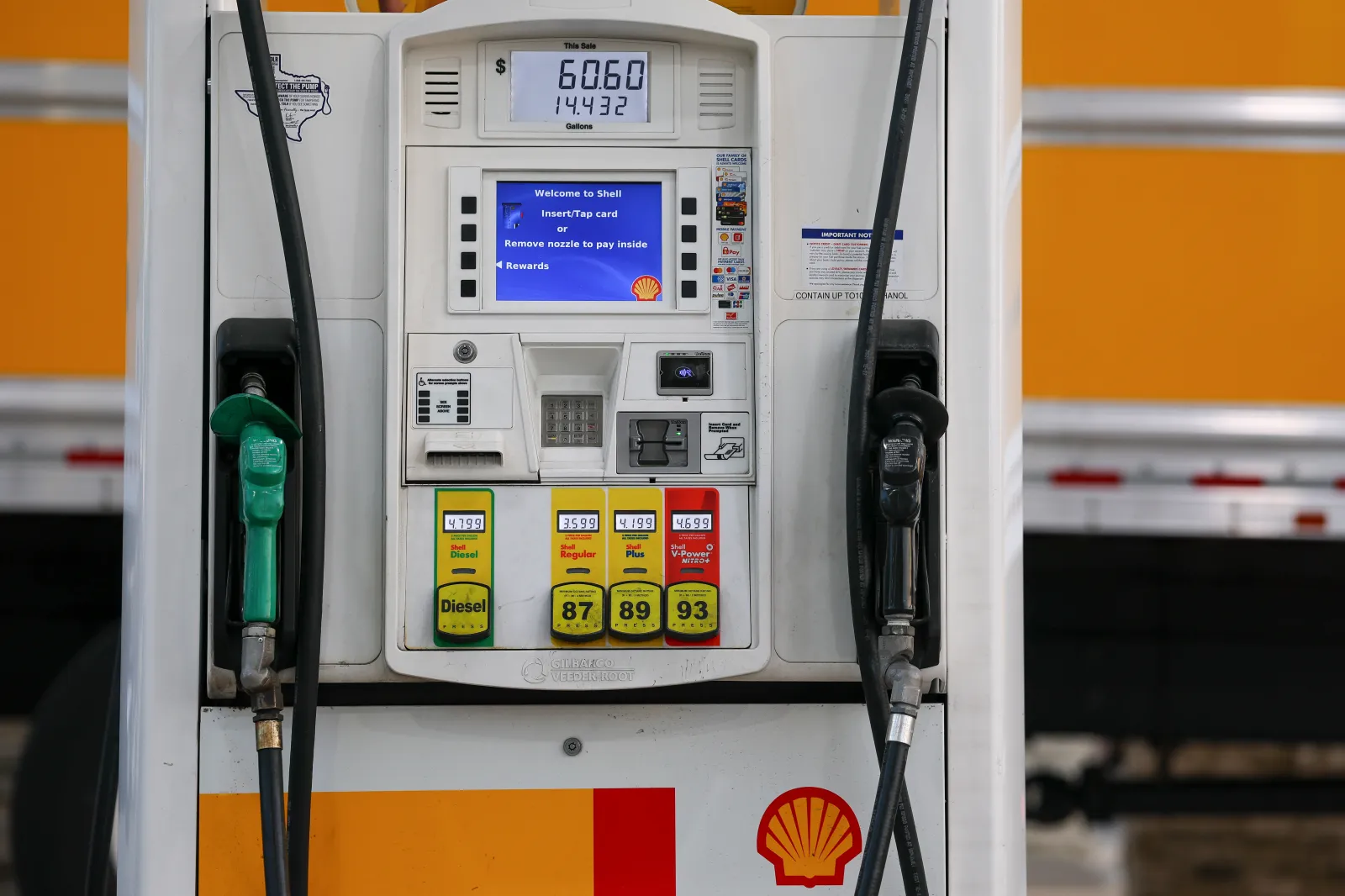 Analysts Prepare for $200 Oil as Some Gas Prices Set to Cross $6 a Gallon