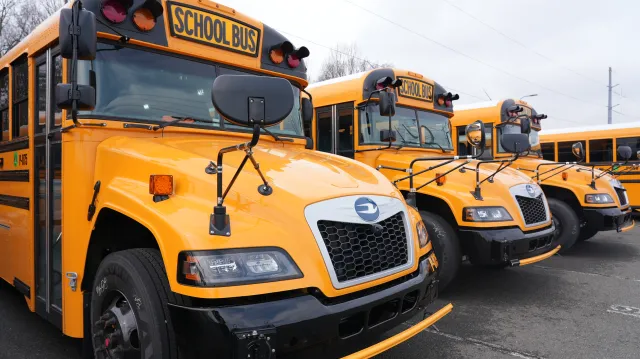 Tennessee school bus crash: Two students dead, 7 hospitalized - Newsweek