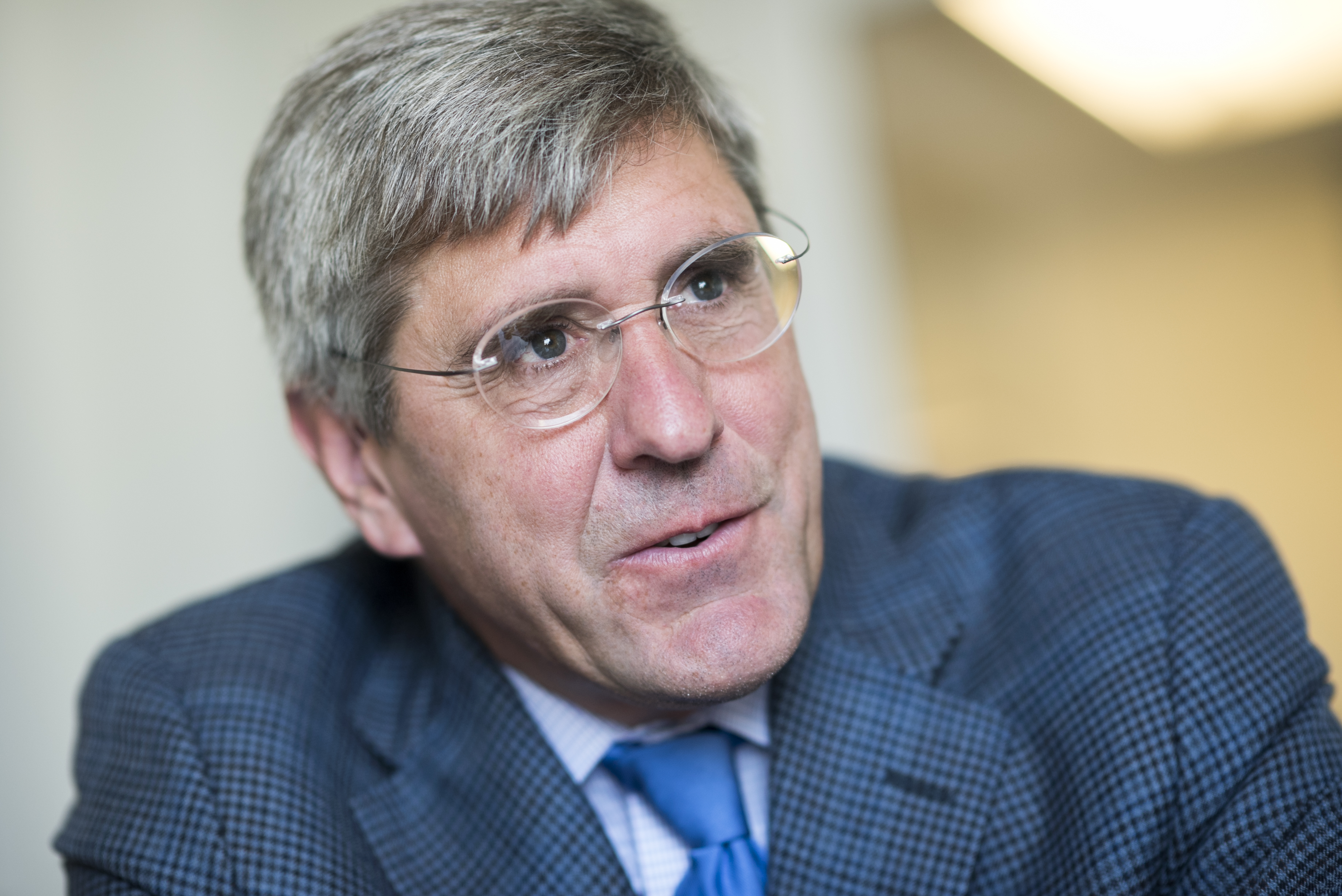 $2,000 Tariff Refunds: Ex-Trump Adviser Floats Reimbursement for Millions