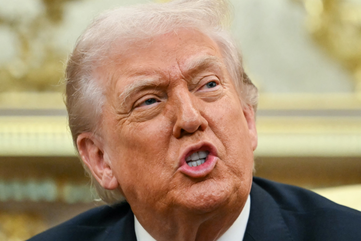 Índice de aprovação de Trump muda de direção com eleitores indecisos