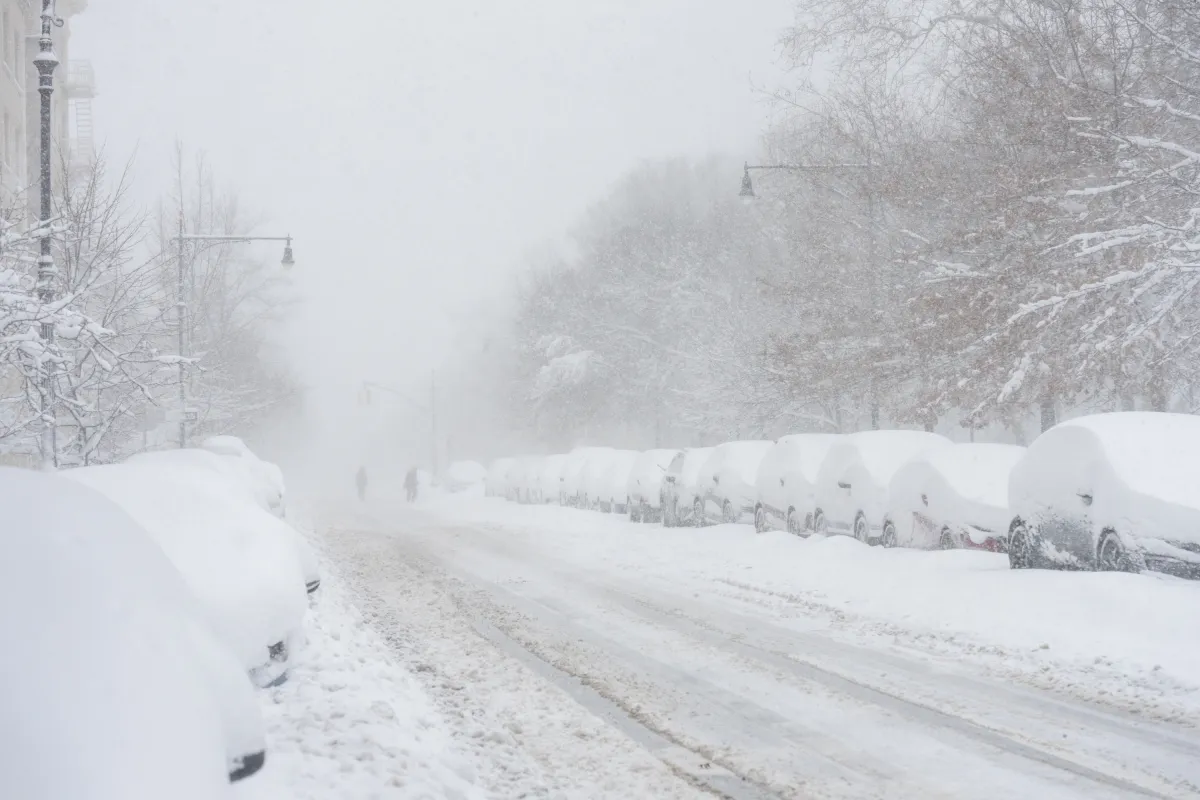Heavy Snow Warning As up to 10 Inches To Strike—‘Travel Impossible ...