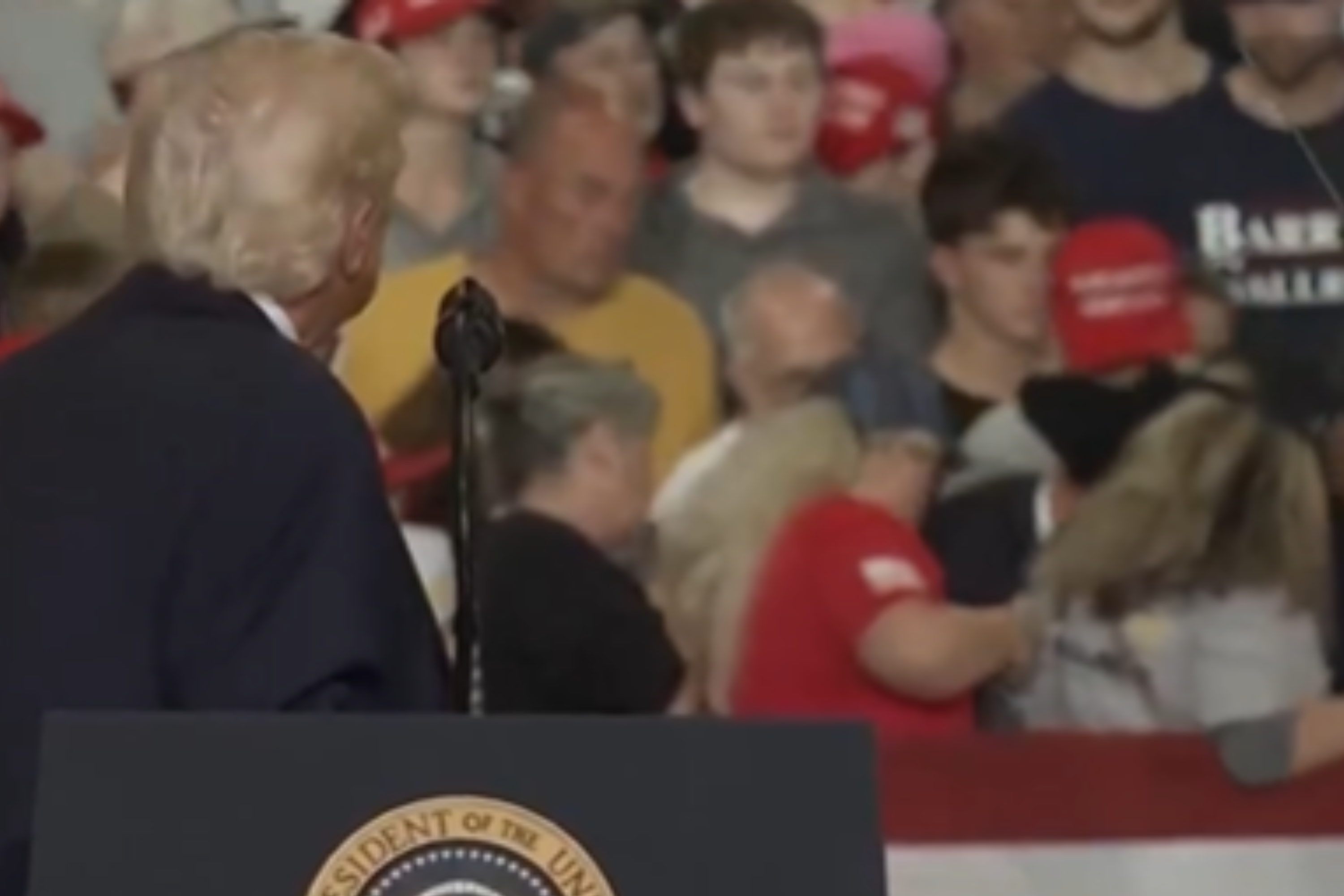 Donald Trump Suddenly Pauses Kentucky Speech