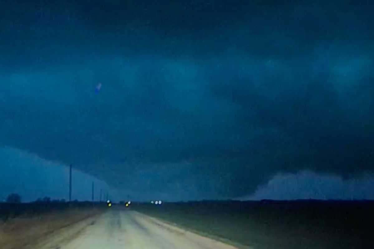 Oklahoma tornado: Two dead as storms, hail set to hit this weekend