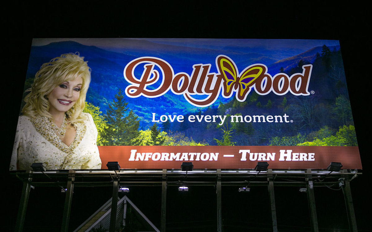 Fact-Check: Is Dolly Parton's Dollywood Theme Park Closing Permanently?