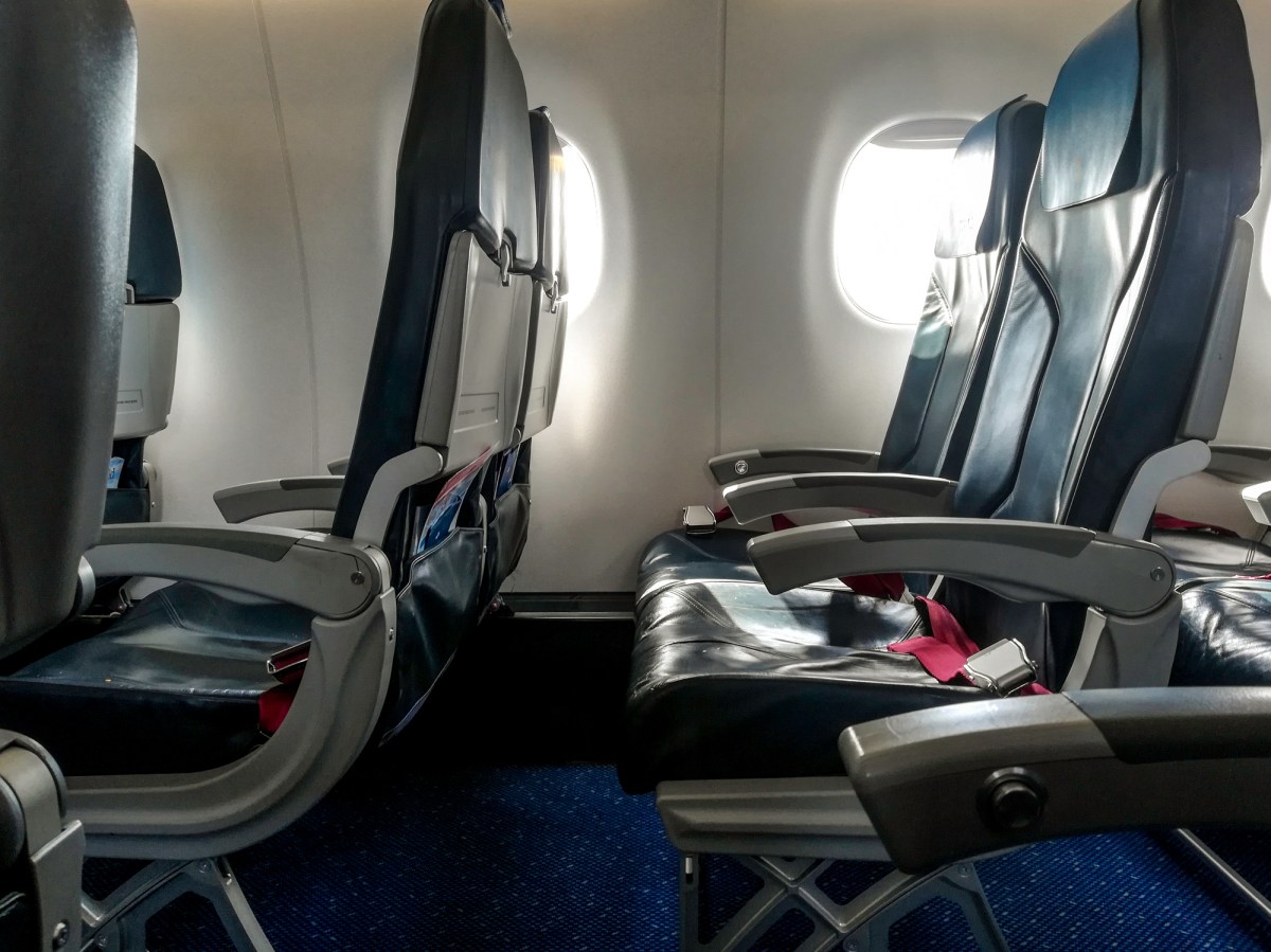 Man Pre-Orders Burger On Flight—Shock At What Neighbor Does When It Arrives