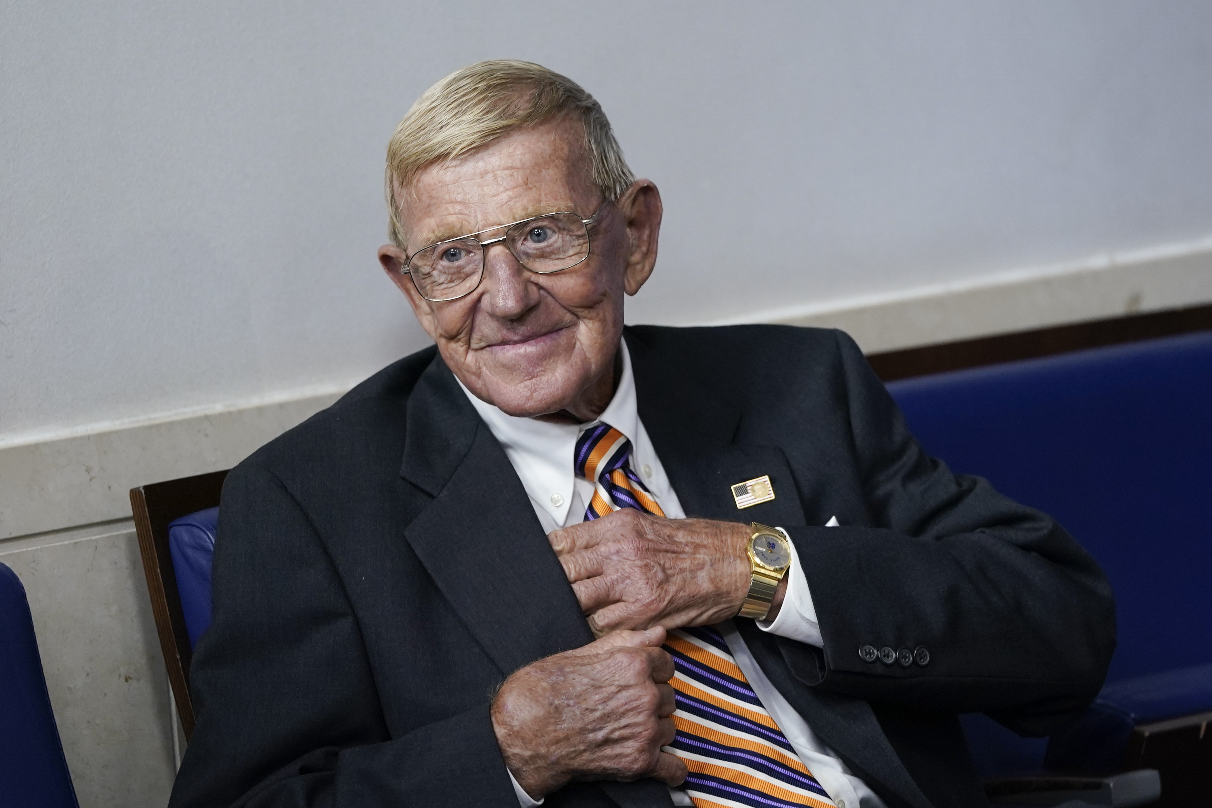 Super Bowl-Winning QB Sends Heartwarming Tribute to Lou Holtz