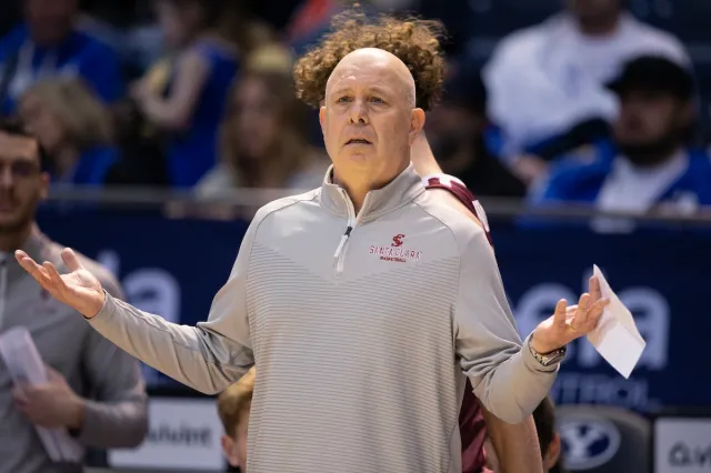 Santa Clara head coach Herb Sendek