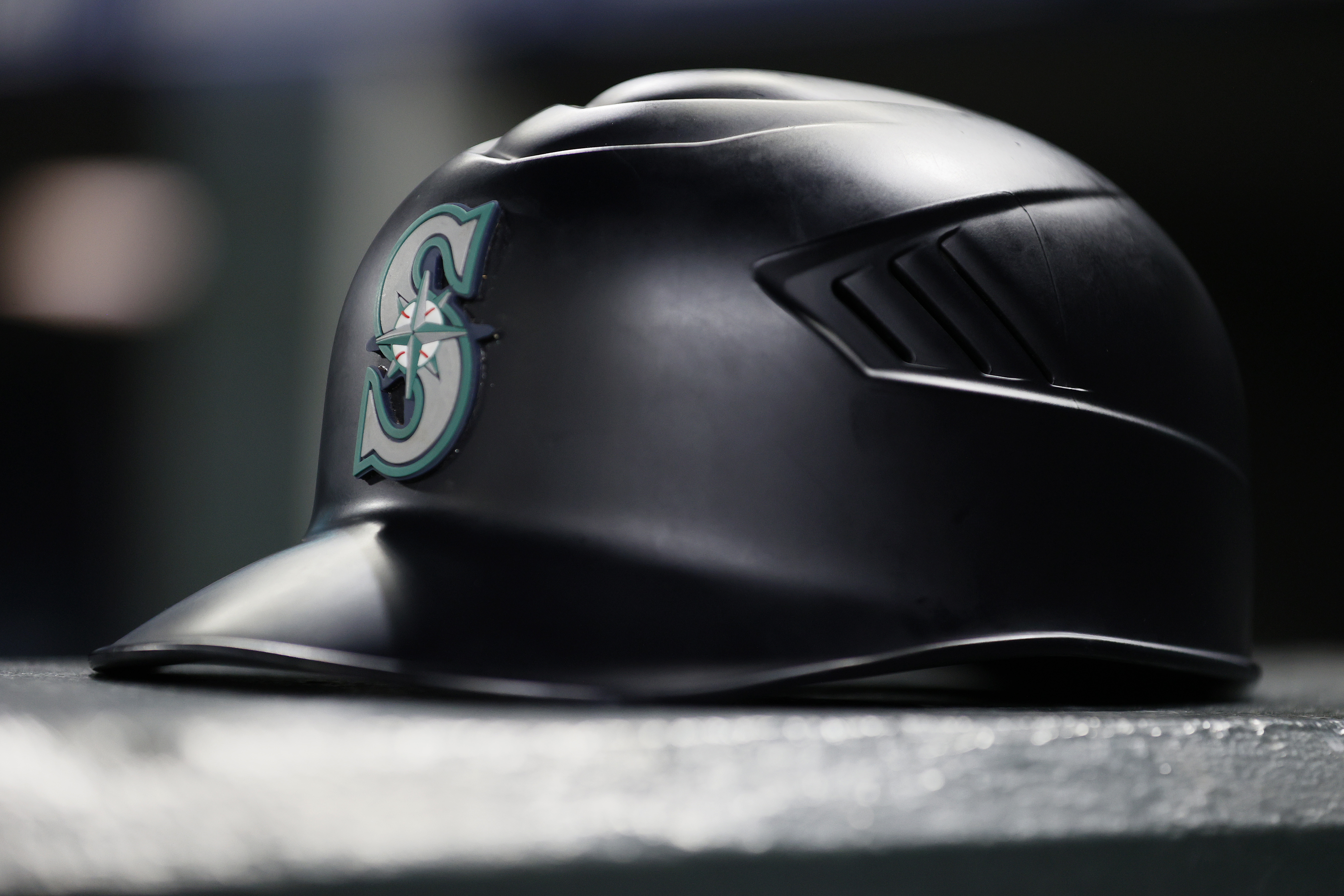 Mariners Release 7-Year Veteran Catcher in Roster Move Flurry