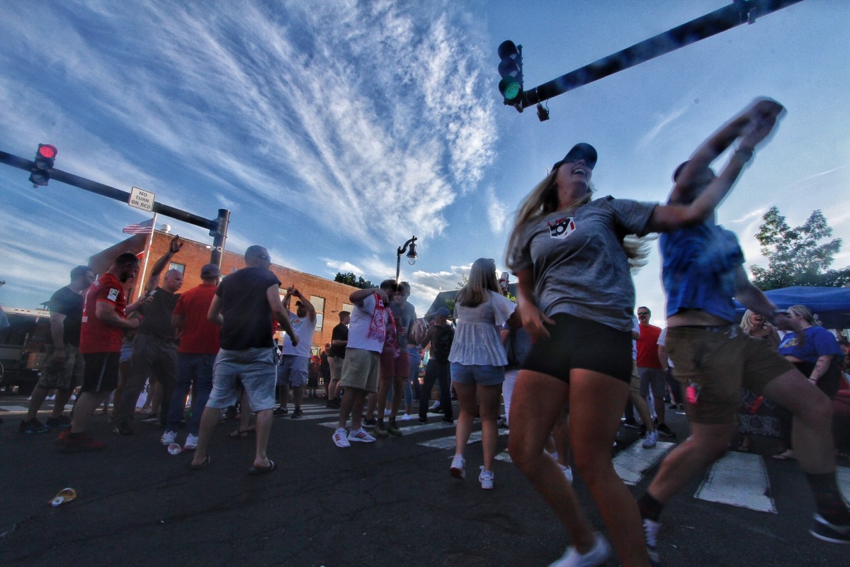 Hundreds of Teens Flood North Carolina Mall, Disrupt Traffic and Climb on Cars