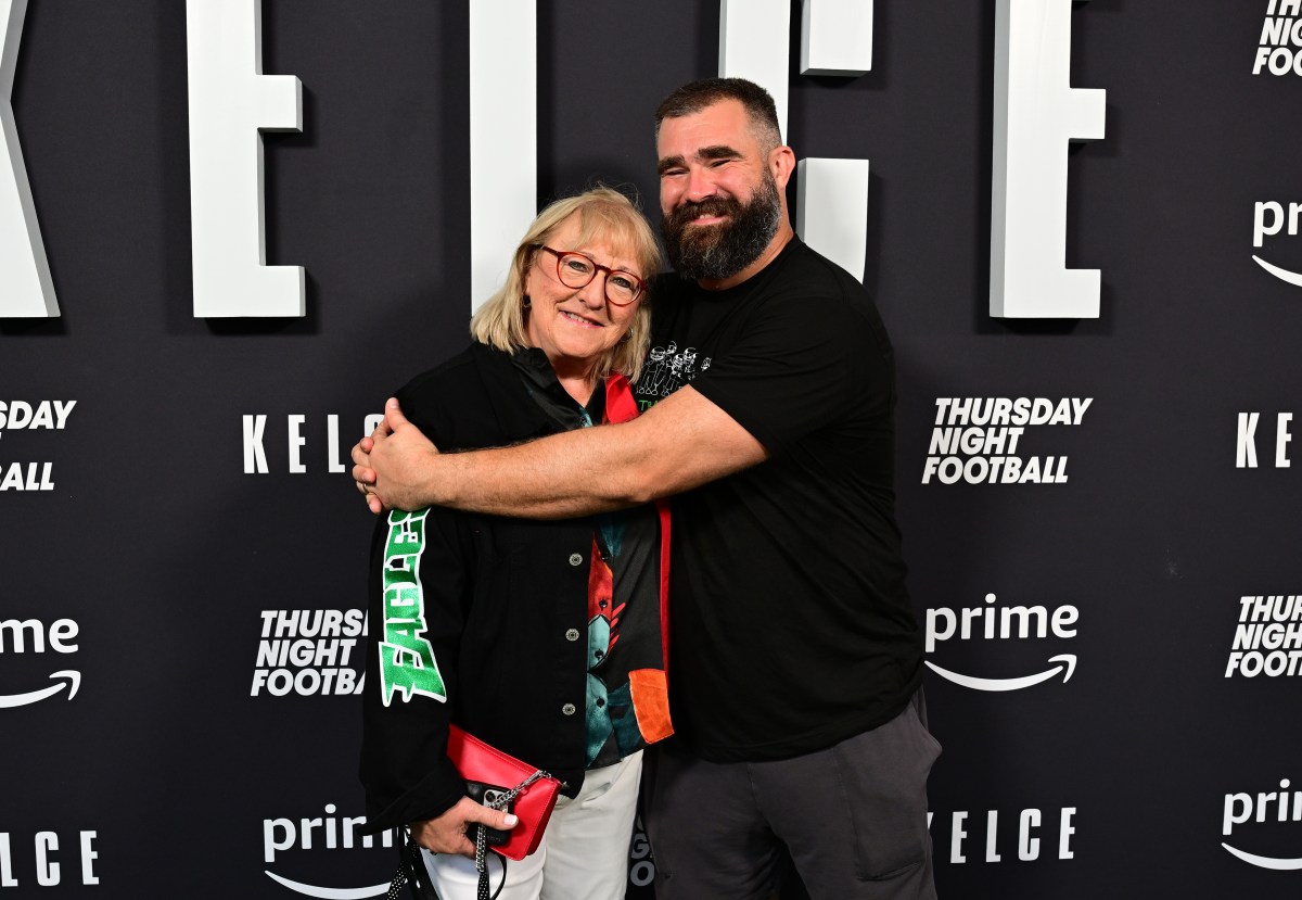 Jason Kelce mocks news outlet over viral Donna Kelce story
