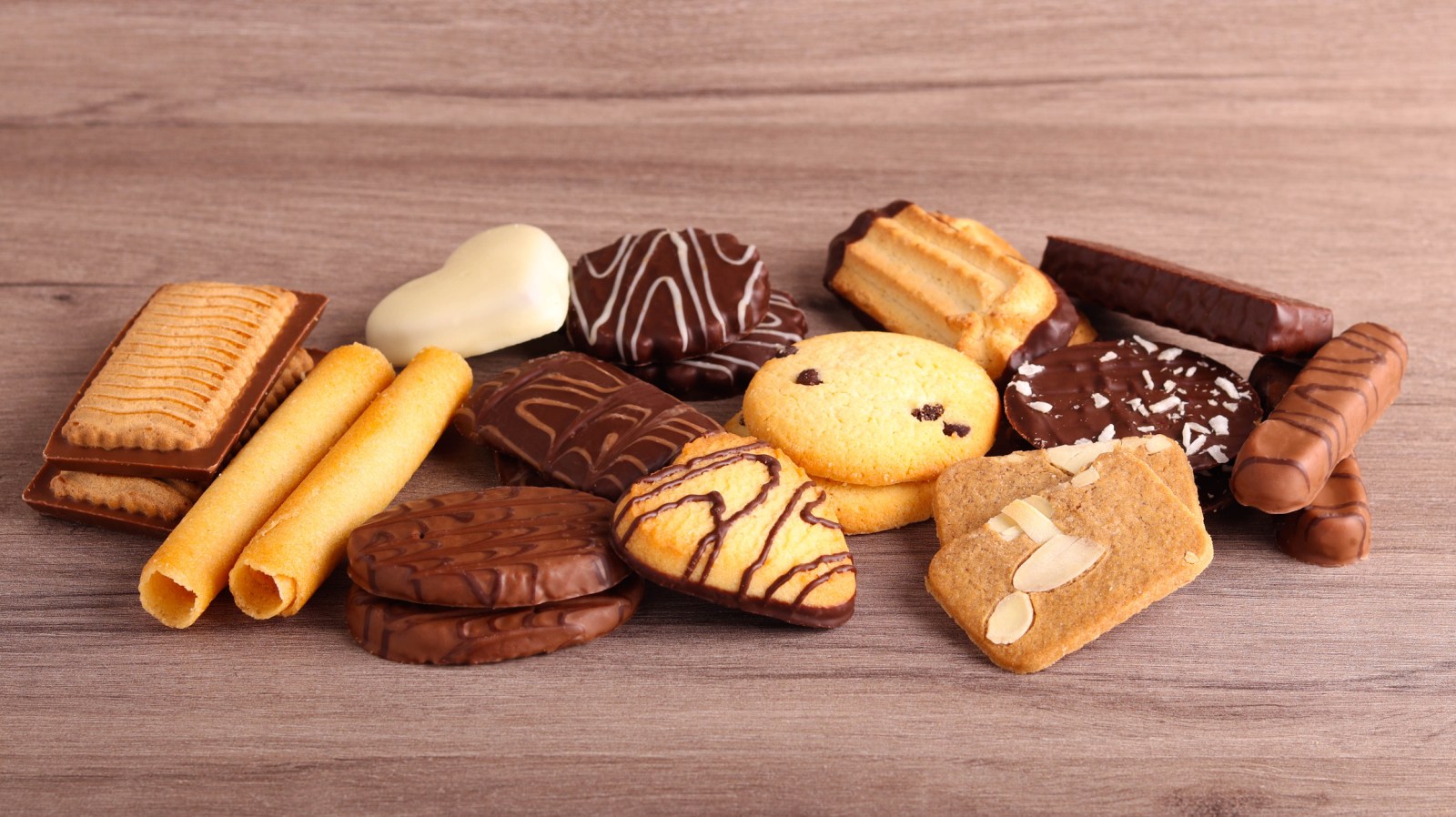 Mom Sells Cookies With Daughter—What Husband Discovers After Stuns