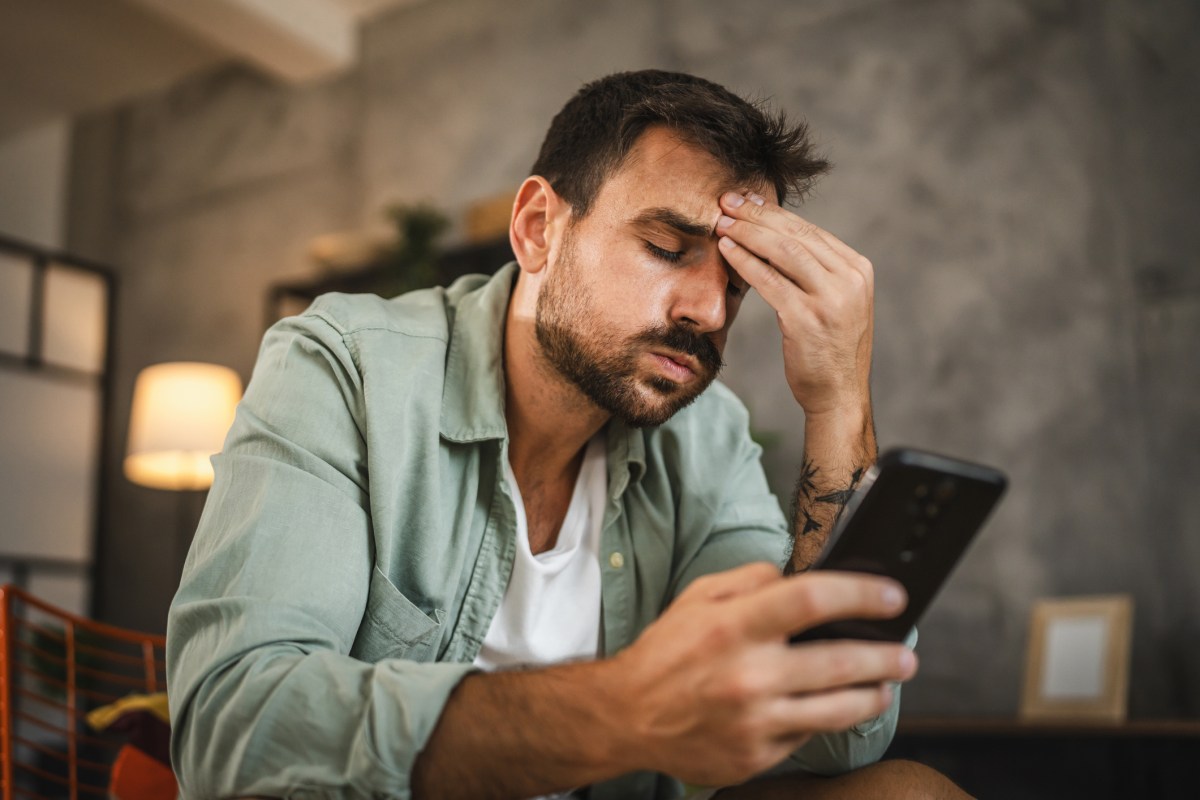 Man ‘Livid’ Over Text He Gets After Dad’s Death: ‘Common Courtesy’