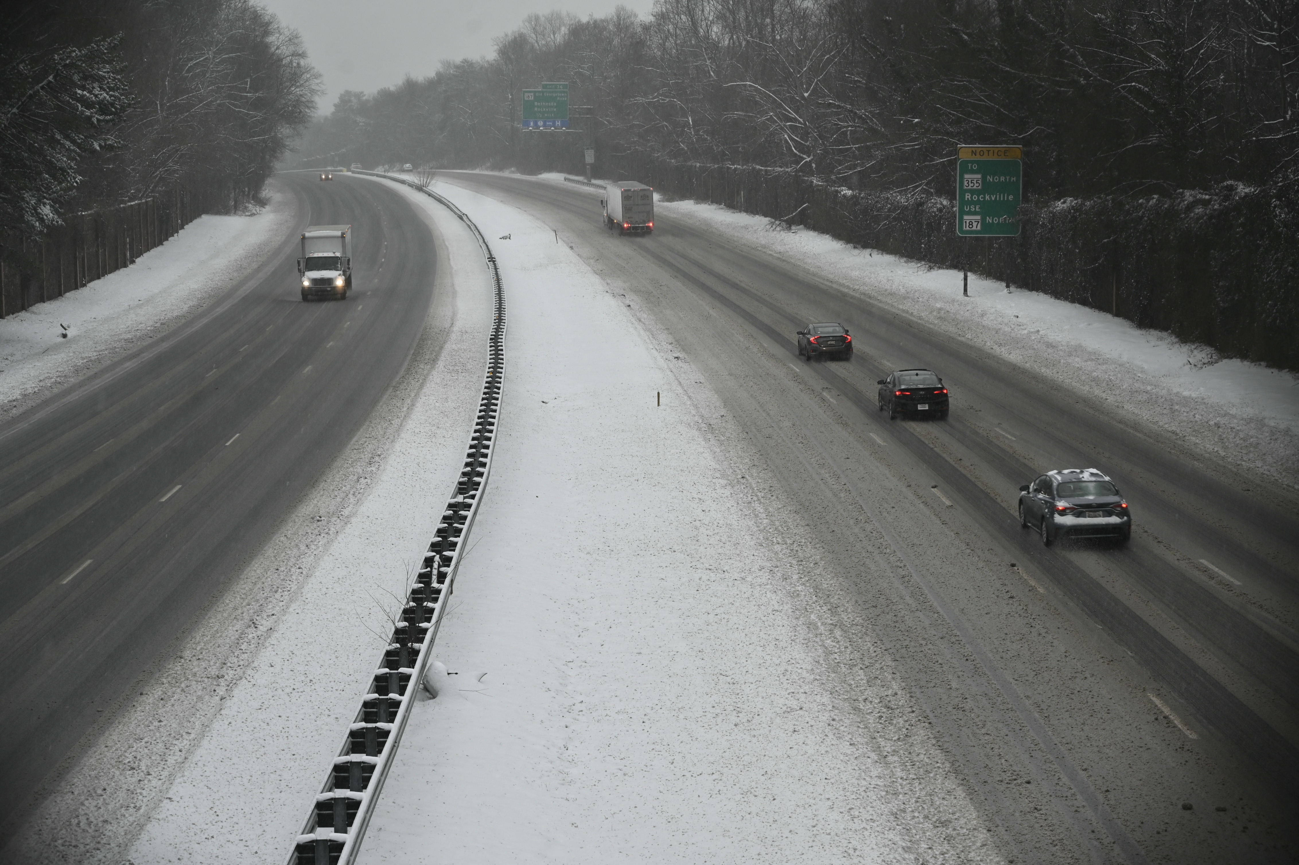 Heavy Snow Warning as Temperatures Plunge 35 Degrees in Only 7 Hours