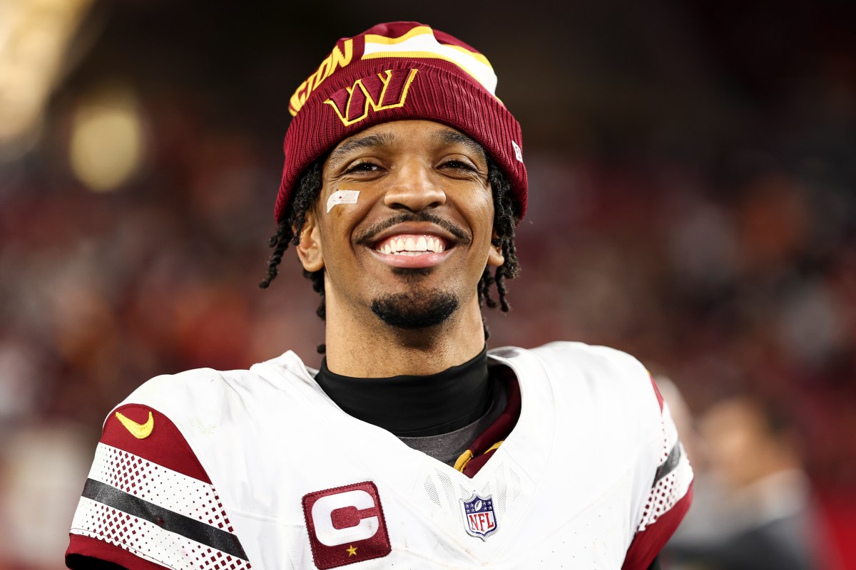 O comandante conduz Jayden Daniels até o alvo em uma nova projeção.